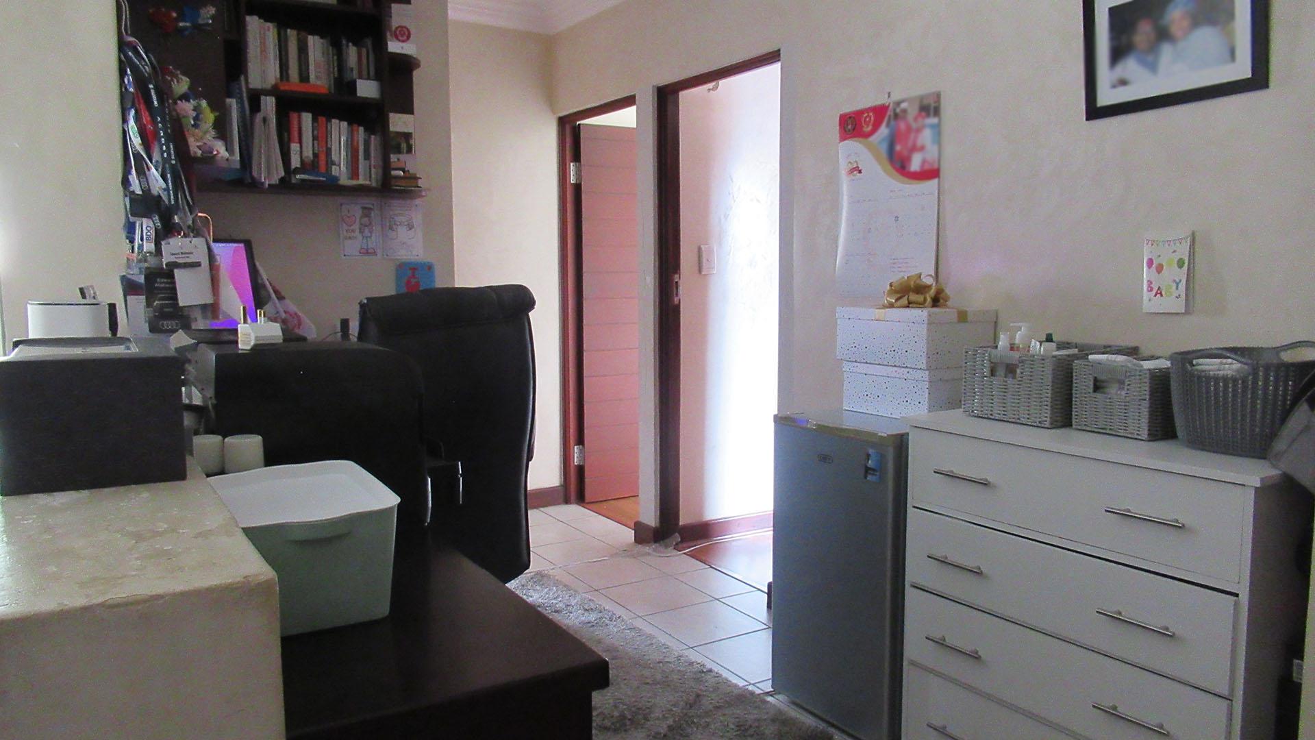 Spaces - 47 square meters of property in Fourways