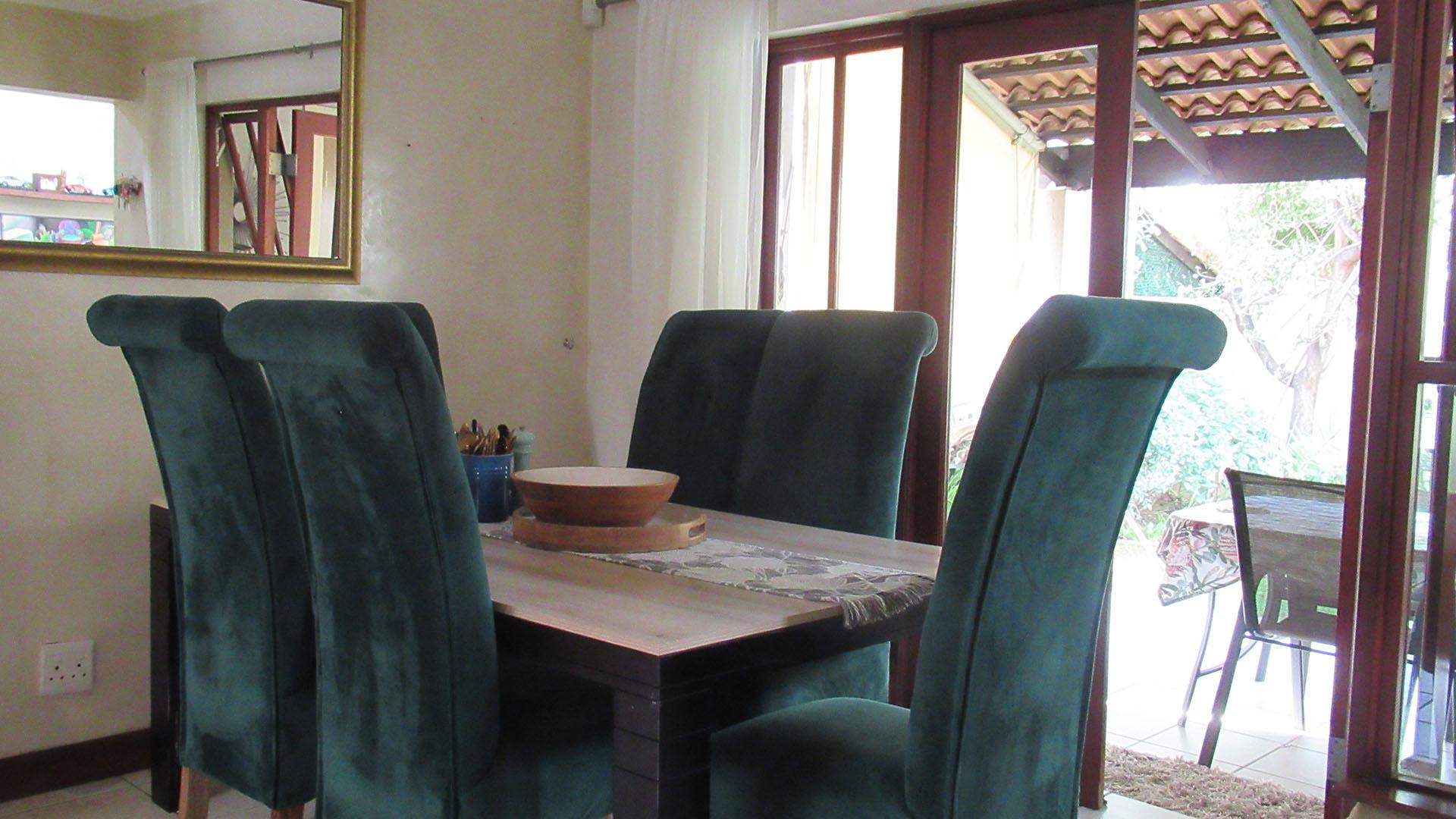 Dining Room - 13 square meters of property in Fourways