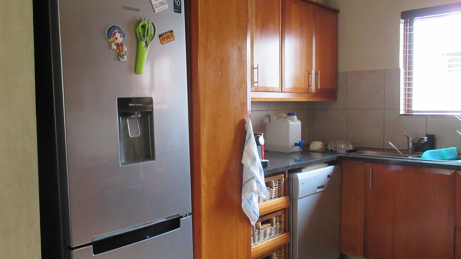 Kitchen - 11 square meters of property in Fourways