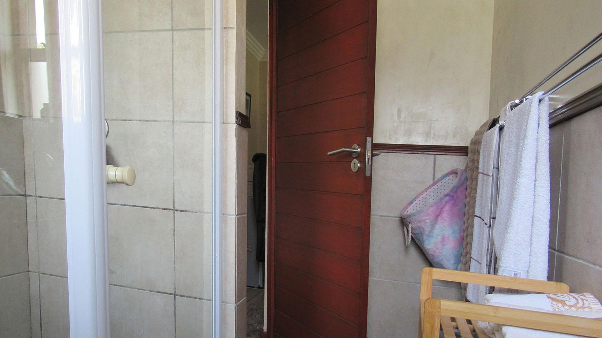 Bathroom 1 - 6 square meters of property in Fourways