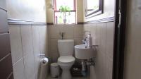 Guest Toilet - 2 square meters of property in Fourways