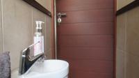 Guest Toilet - 2 square meters of property in Fourways