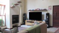 Lounges - 32 square meters of property in Fourways