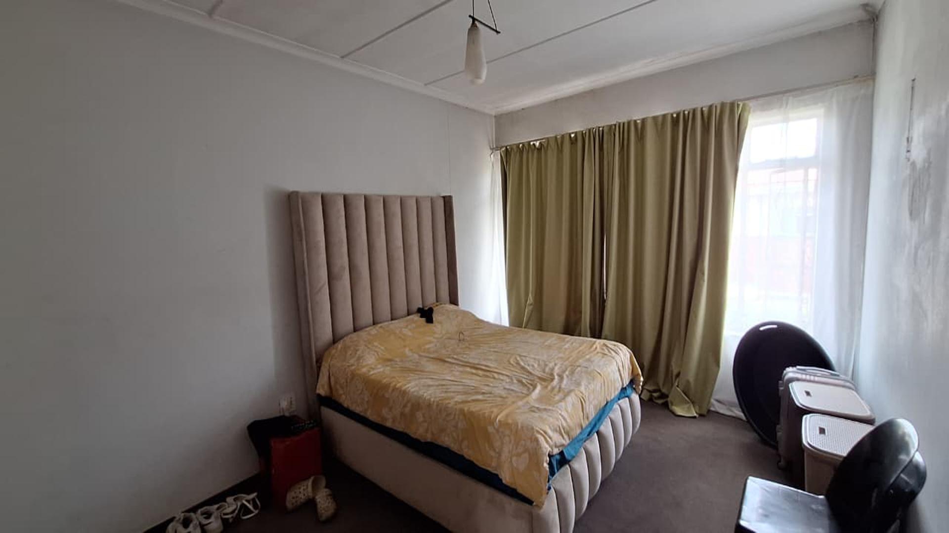 Bed Room 1 - 20 square meters of property in Lyndhurst