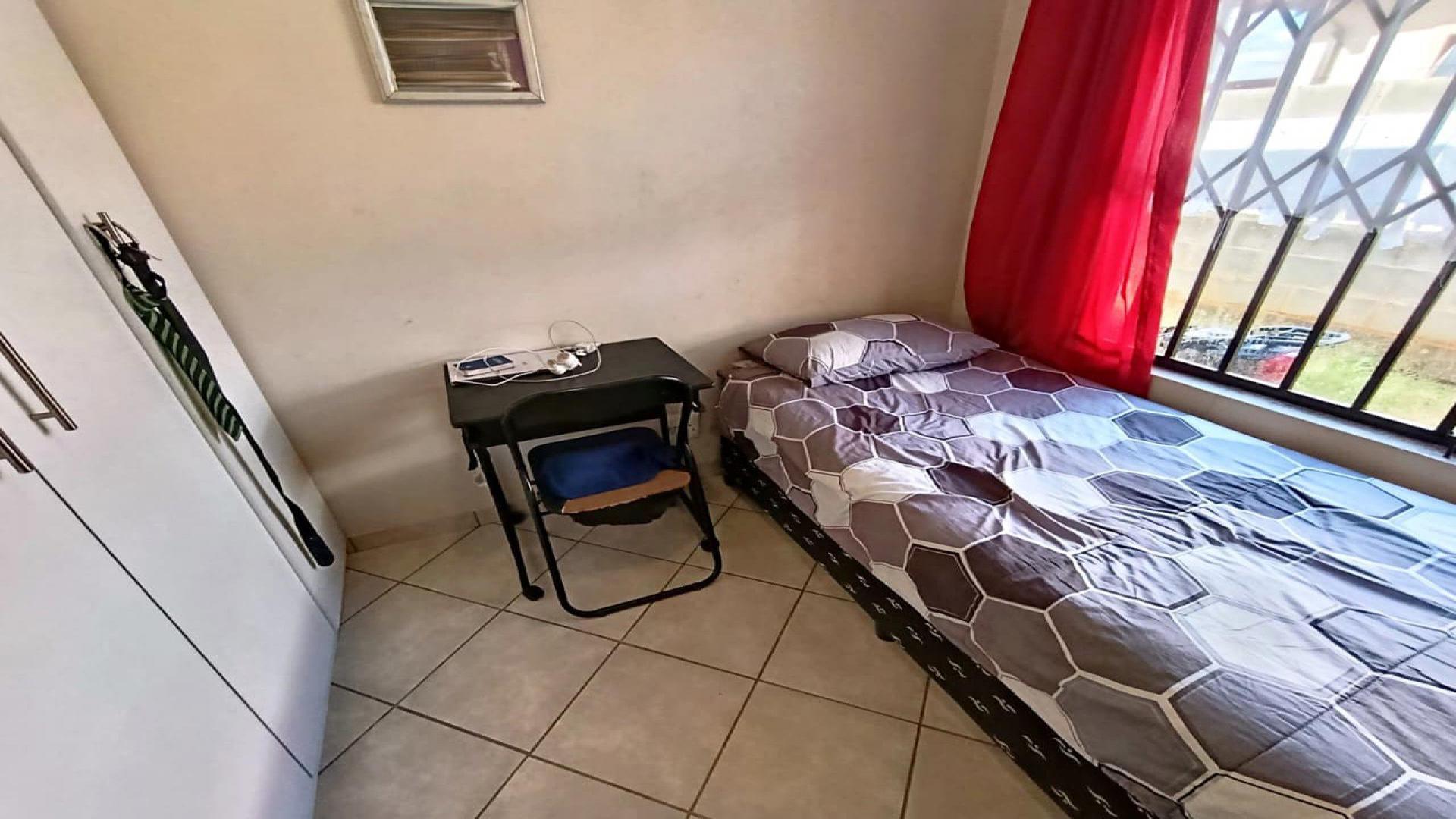 Bed Room 2 of property in Bloemdustria
