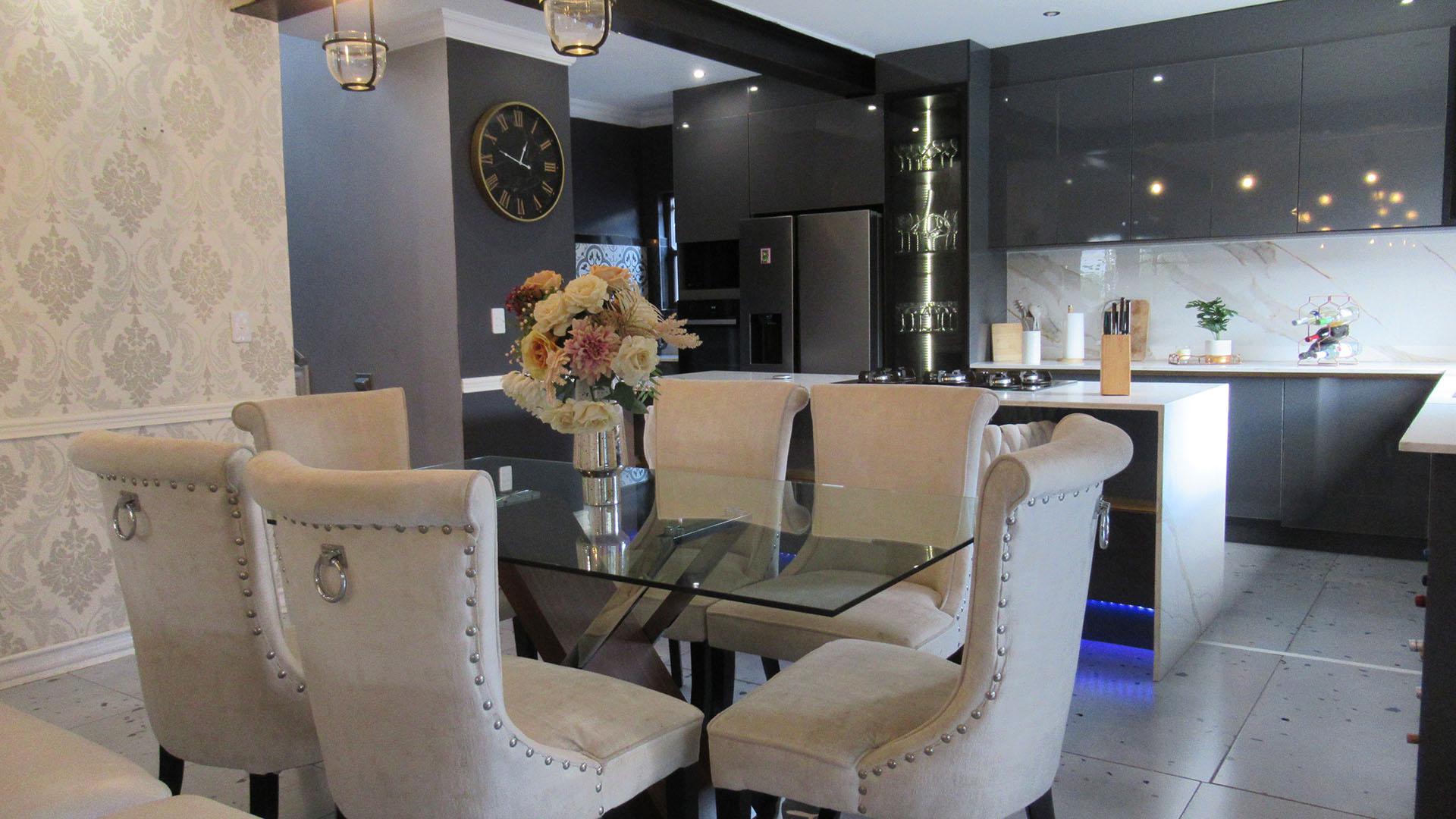 Dining Room - 10 square meters of property in Kengies