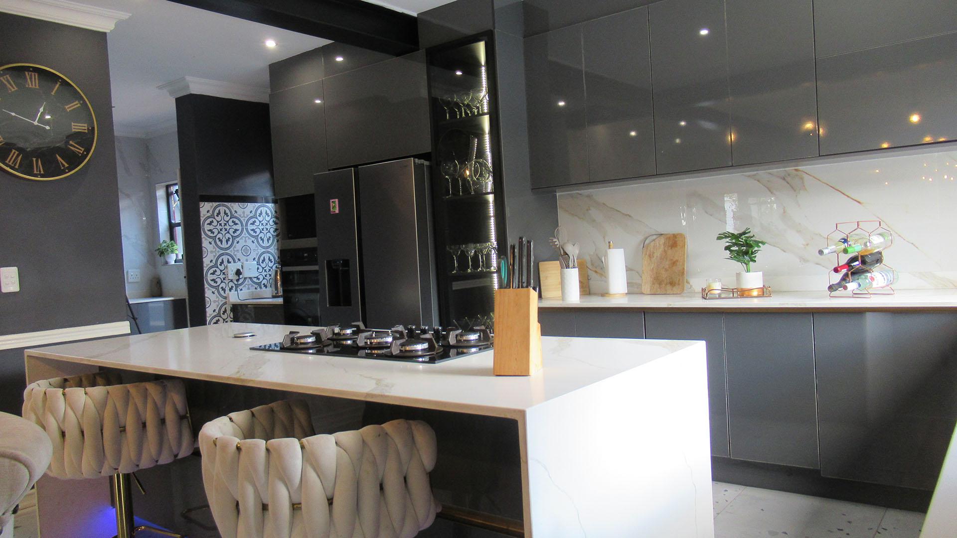 Kitchen - 32 square meters of property in Kengies