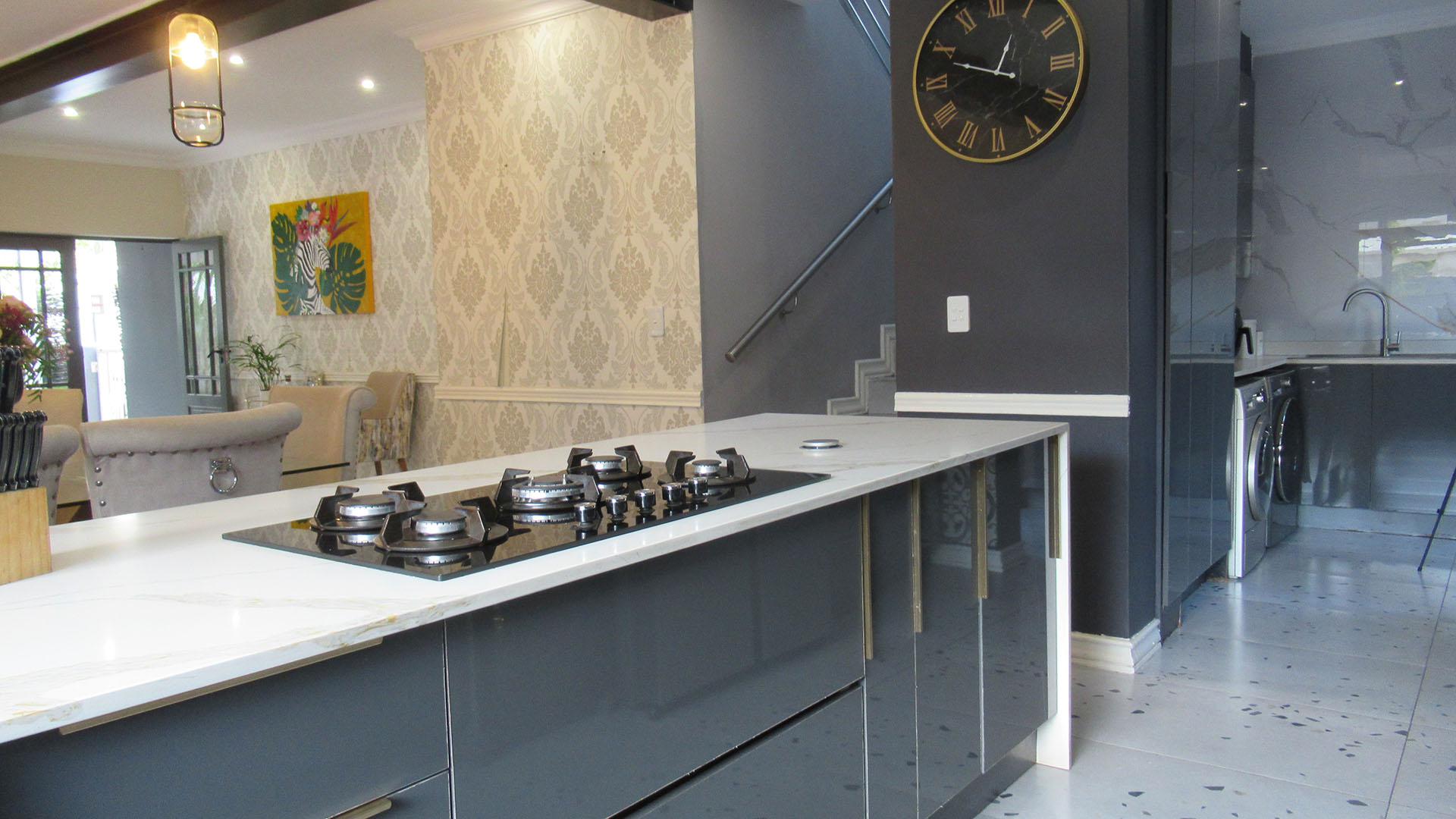 Kitchen - 32 square meters of property in Kengies