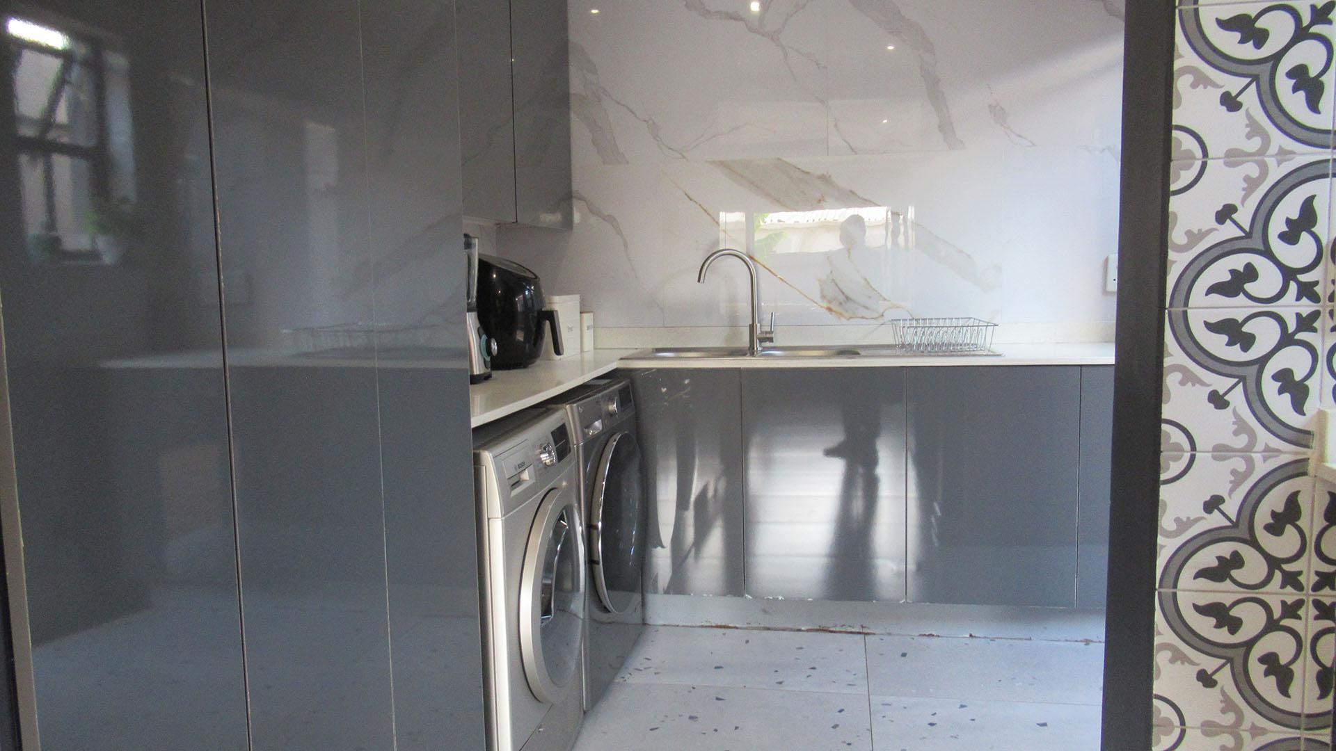 Kitchen - 32 square meters of property in Kengies