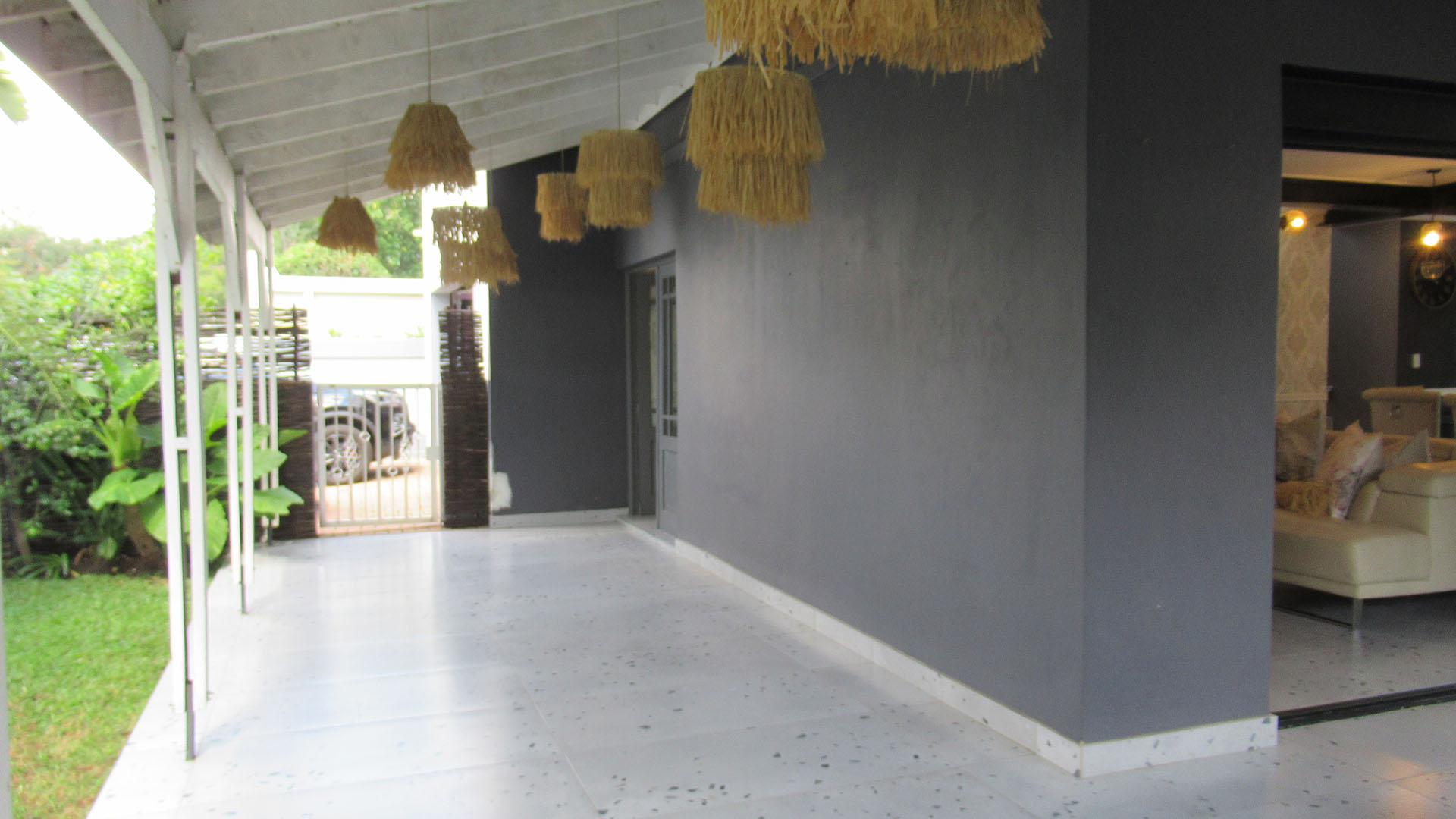 Patio - 54 square meters of property in Kengies