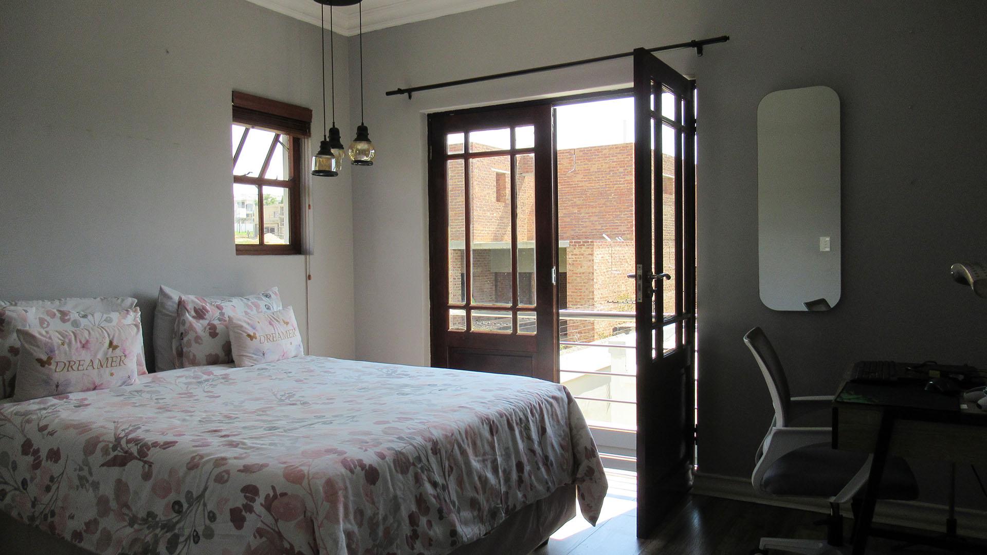 Main Bedroom - 19 square meters of property in Kengies