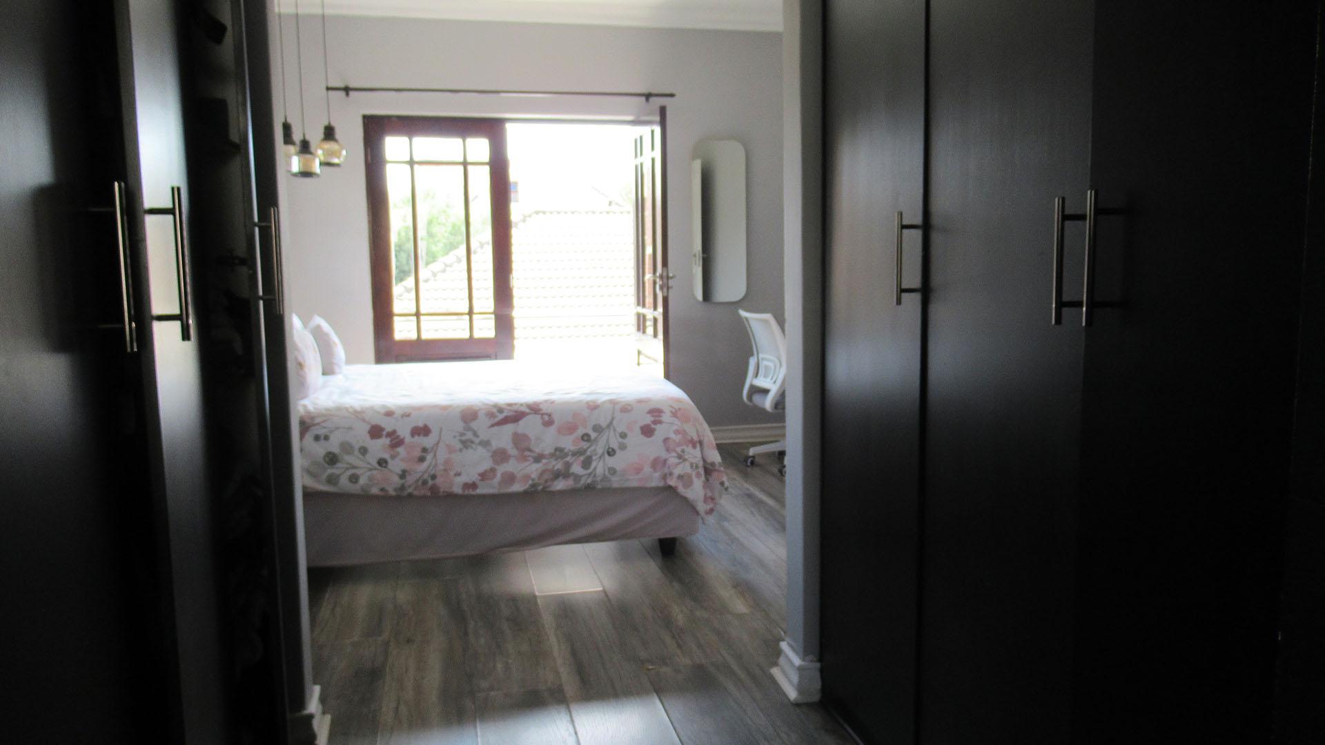 Main Bedroom - 19 square meters of property in Kengies