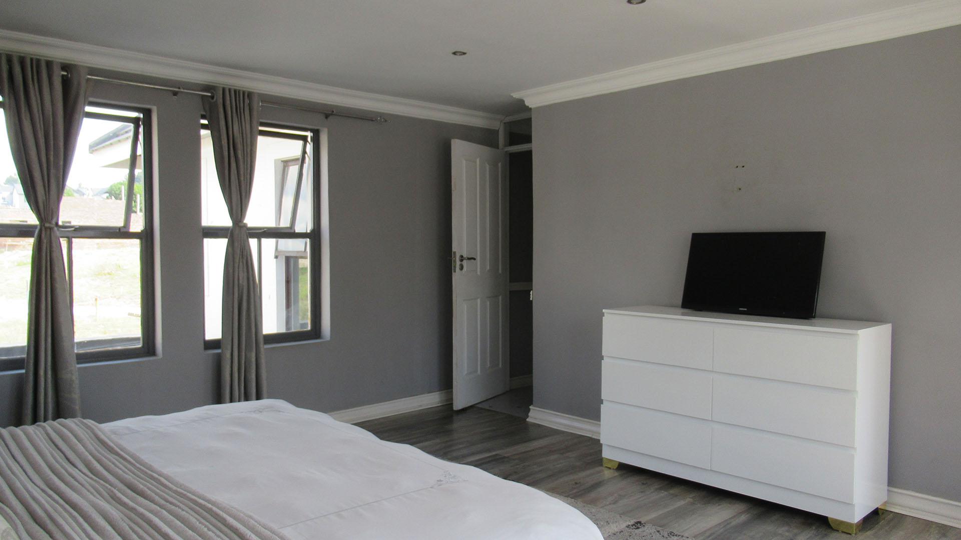 Bed Room 1 - 26 square meters of property in Kengies