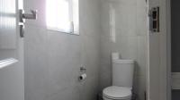 Main Bathroom - 7 square meters of property in Kengies