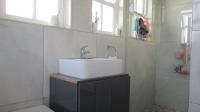 Bathroom 1 - 4 square meters of property in Kengies