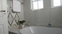 Bathroom 1 - 4 square meters of property in Kengies