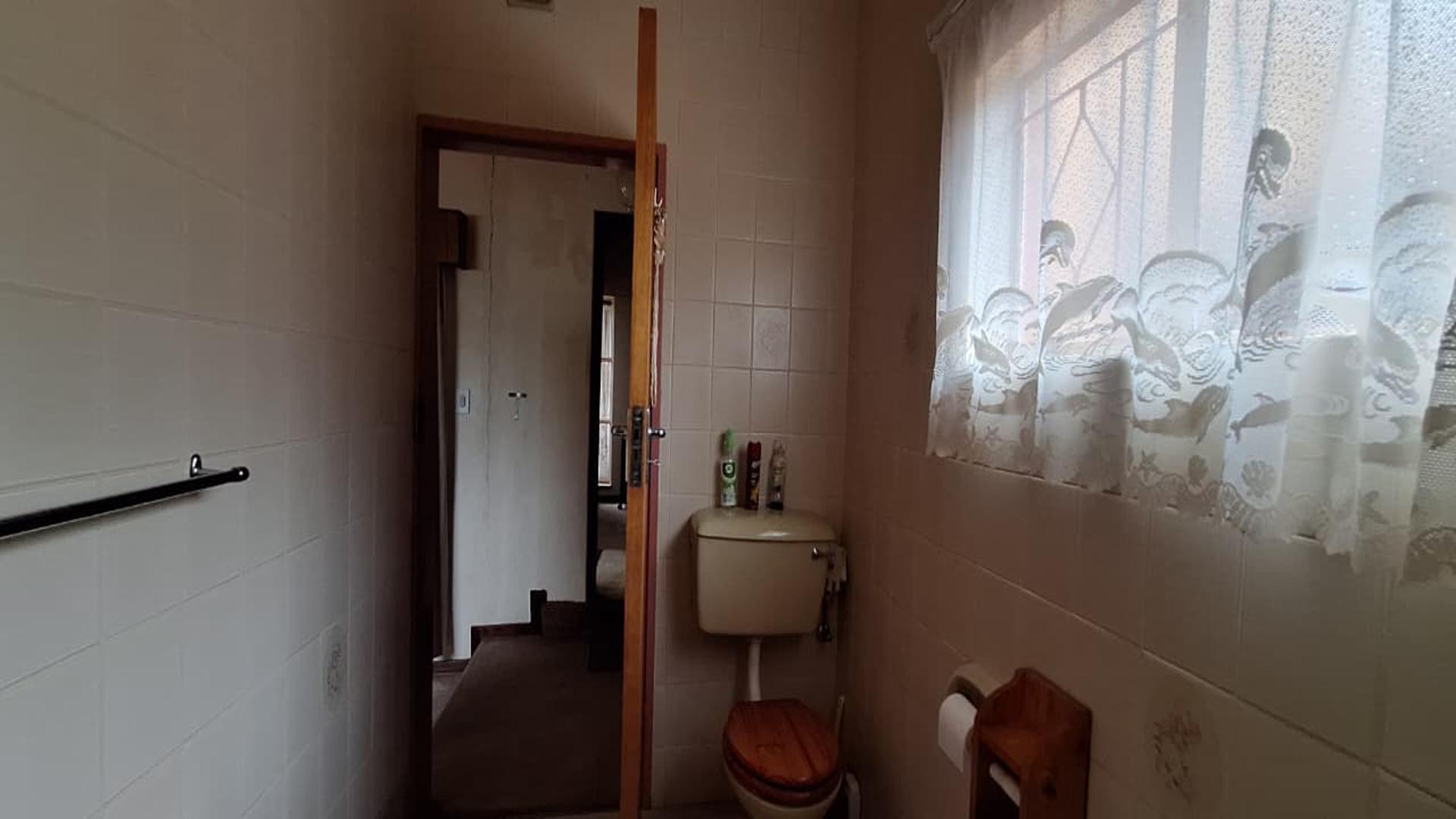 Bathroom 2 - 7 square meters of property in Horison
