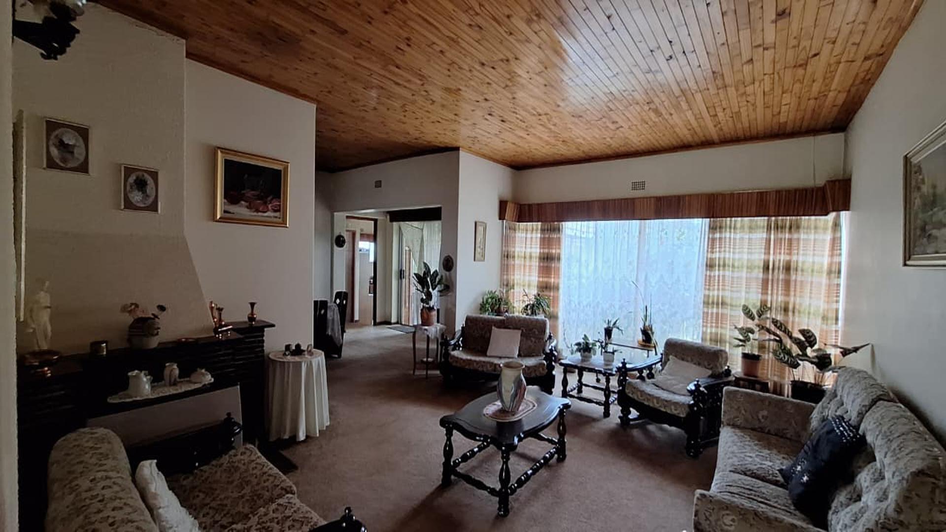 Lounges - 35 square meters of property in Horison