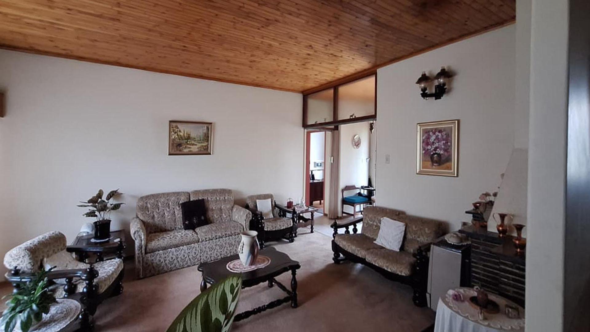 Lounges - 35 square meters of property in Horison