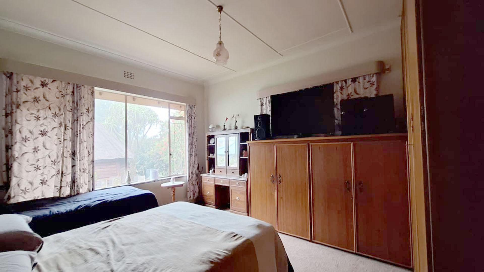 Main Bedroom - 25 square meters of property in Horison