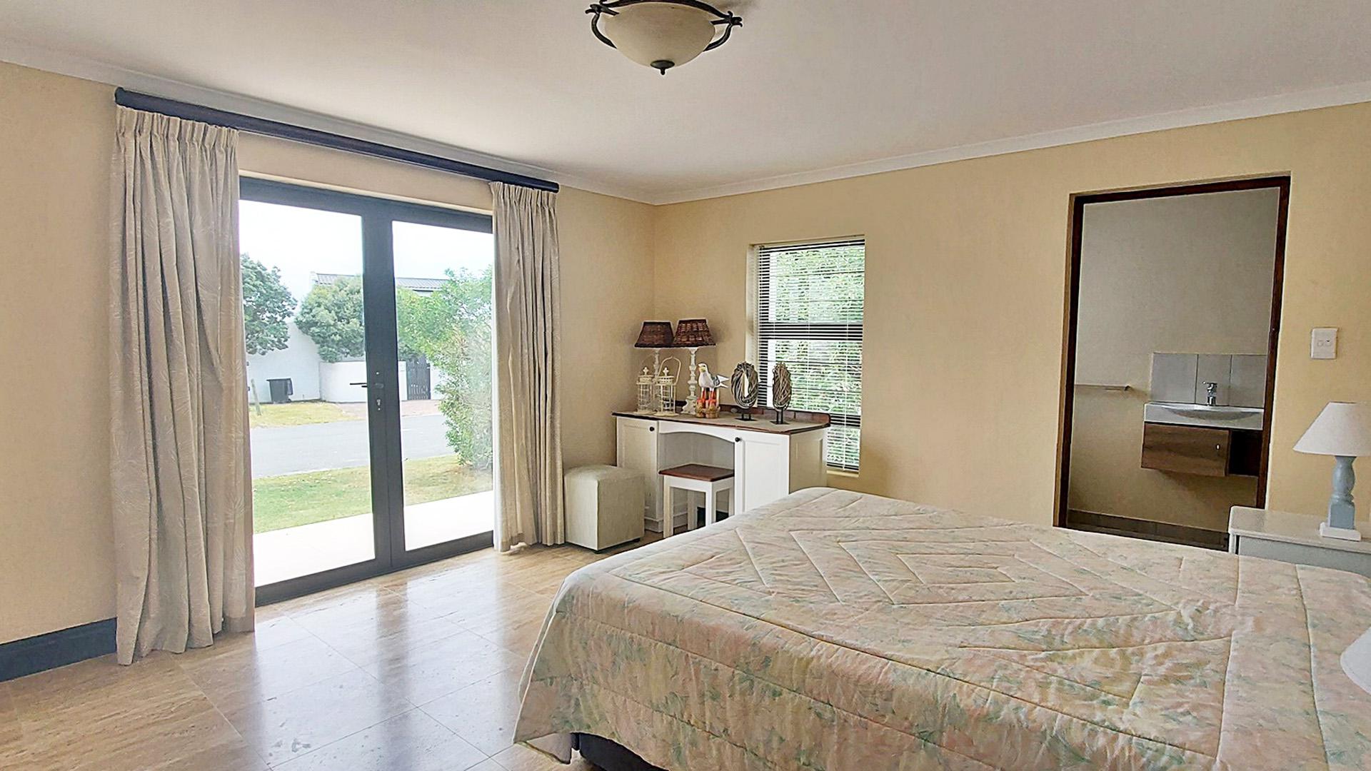 Bed Room 1 of property in Arniston