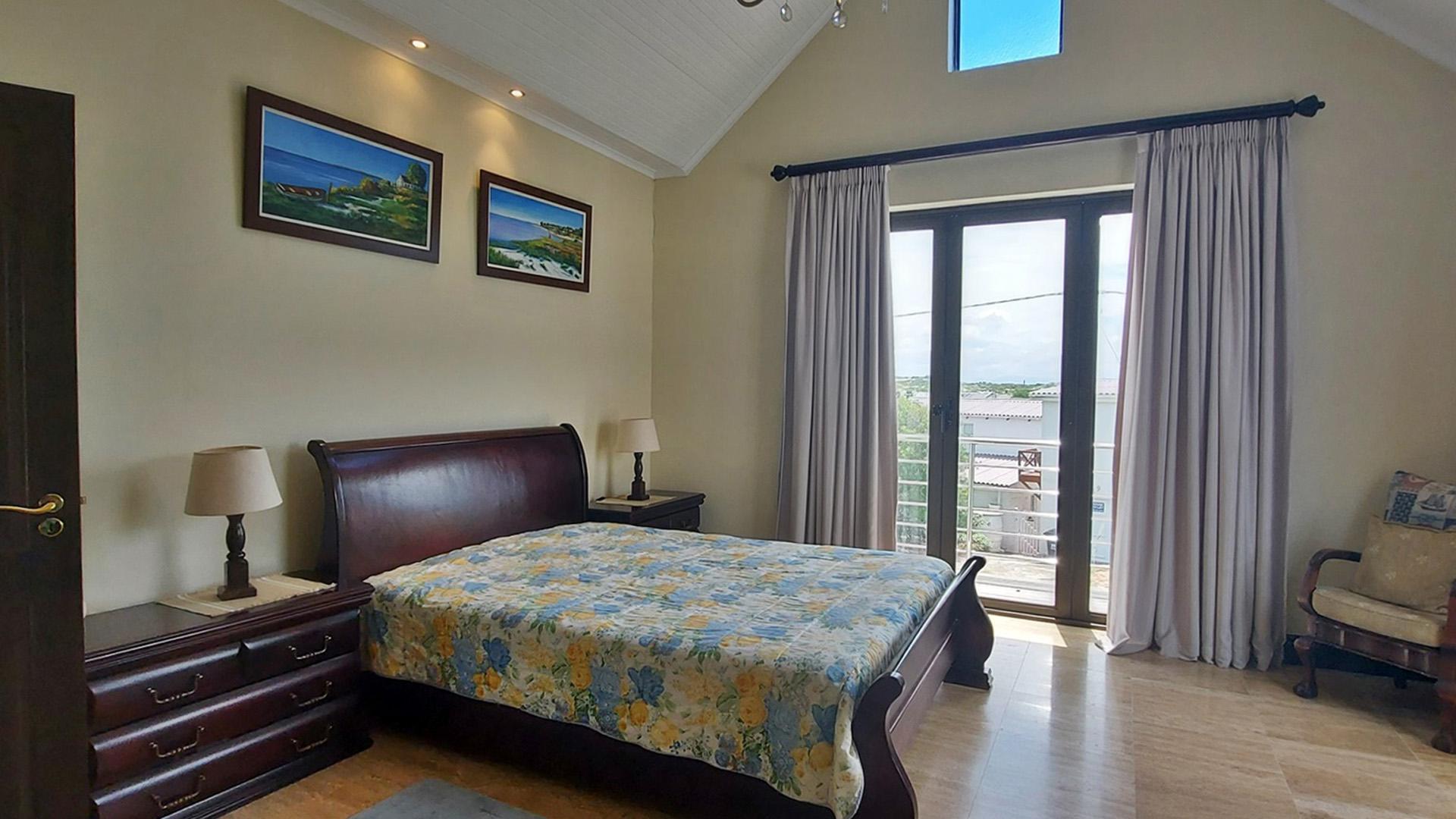 Main Bedroom of property in Arniston