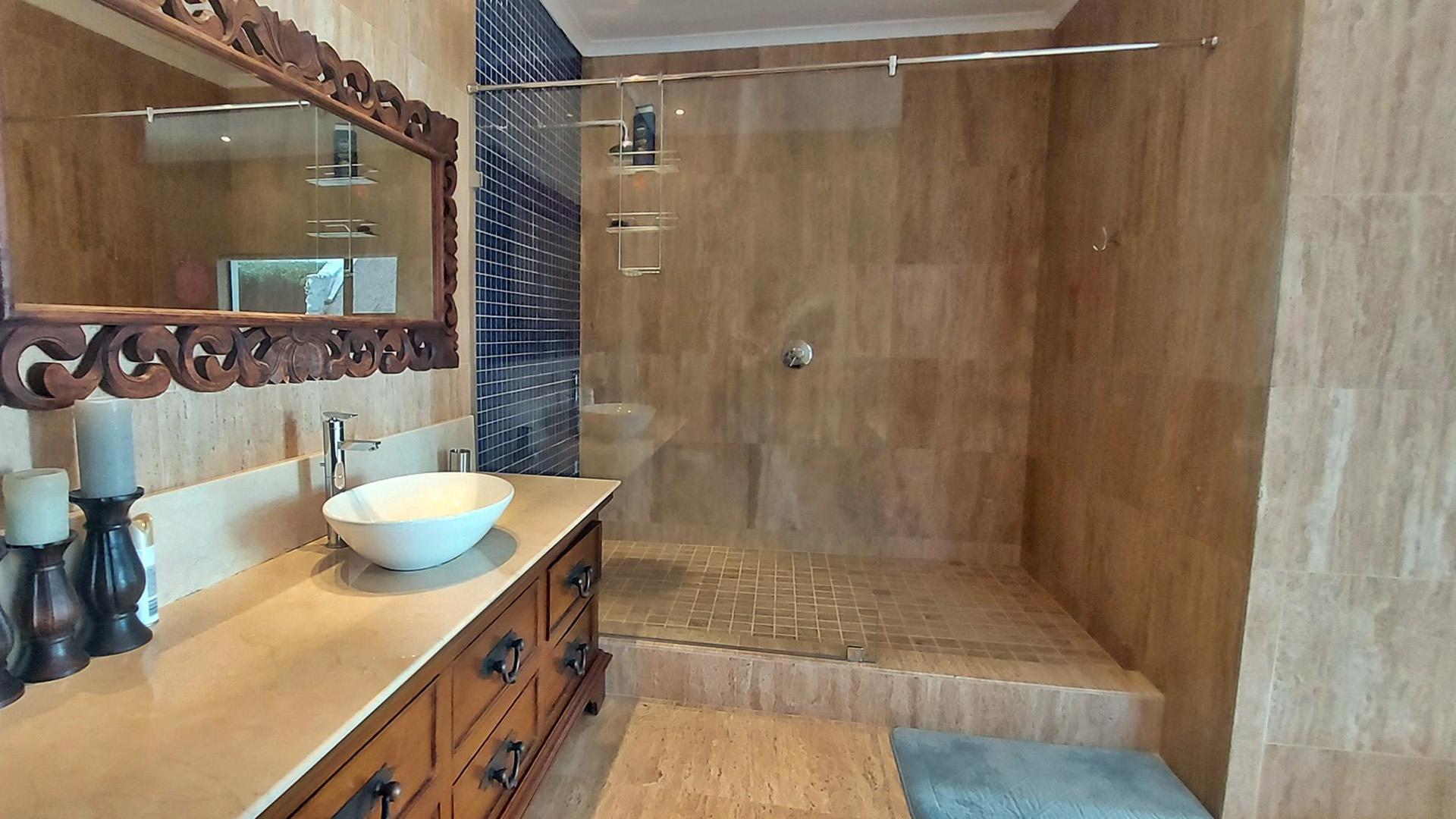 Main Bathroom of property in Arniston