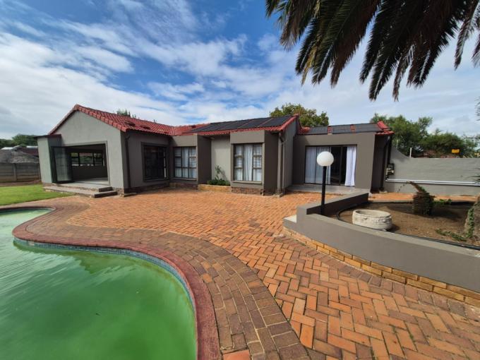 3 Bedroom House for Sale For Sale in Brackenhurst - MR707522