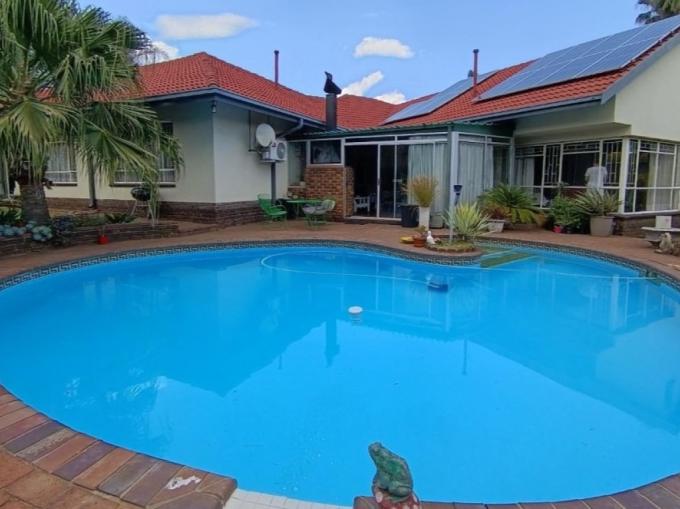 4 Bedroom House for Sale For Sale in Lambton - MR707544