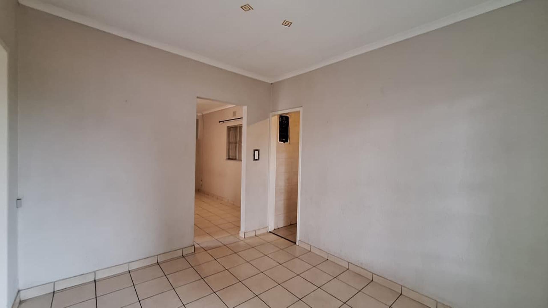 Dining Room - 13 square meters of property in Dinwiddie