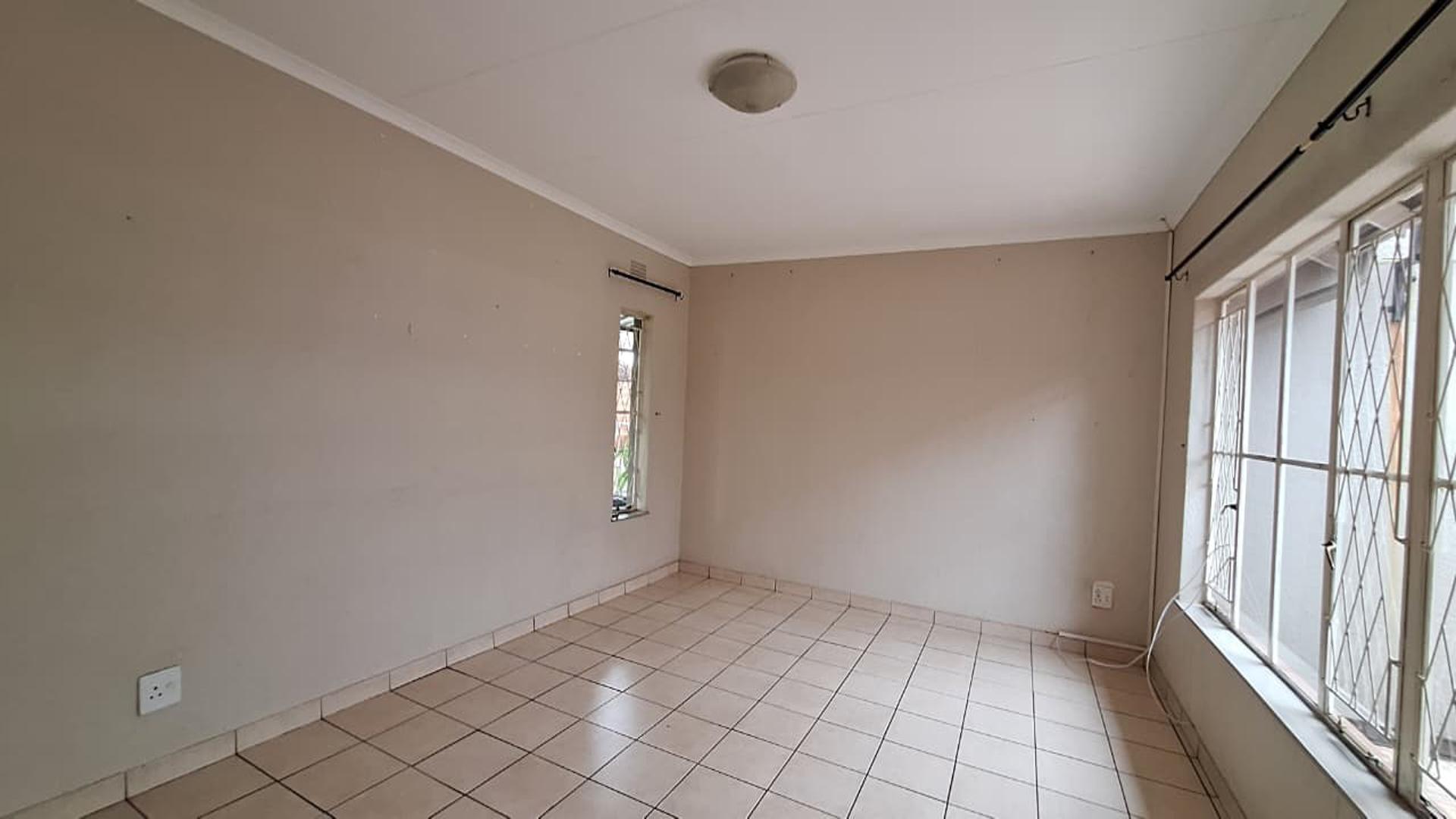 Lounges - 28 square meters of property in Dinwiddie