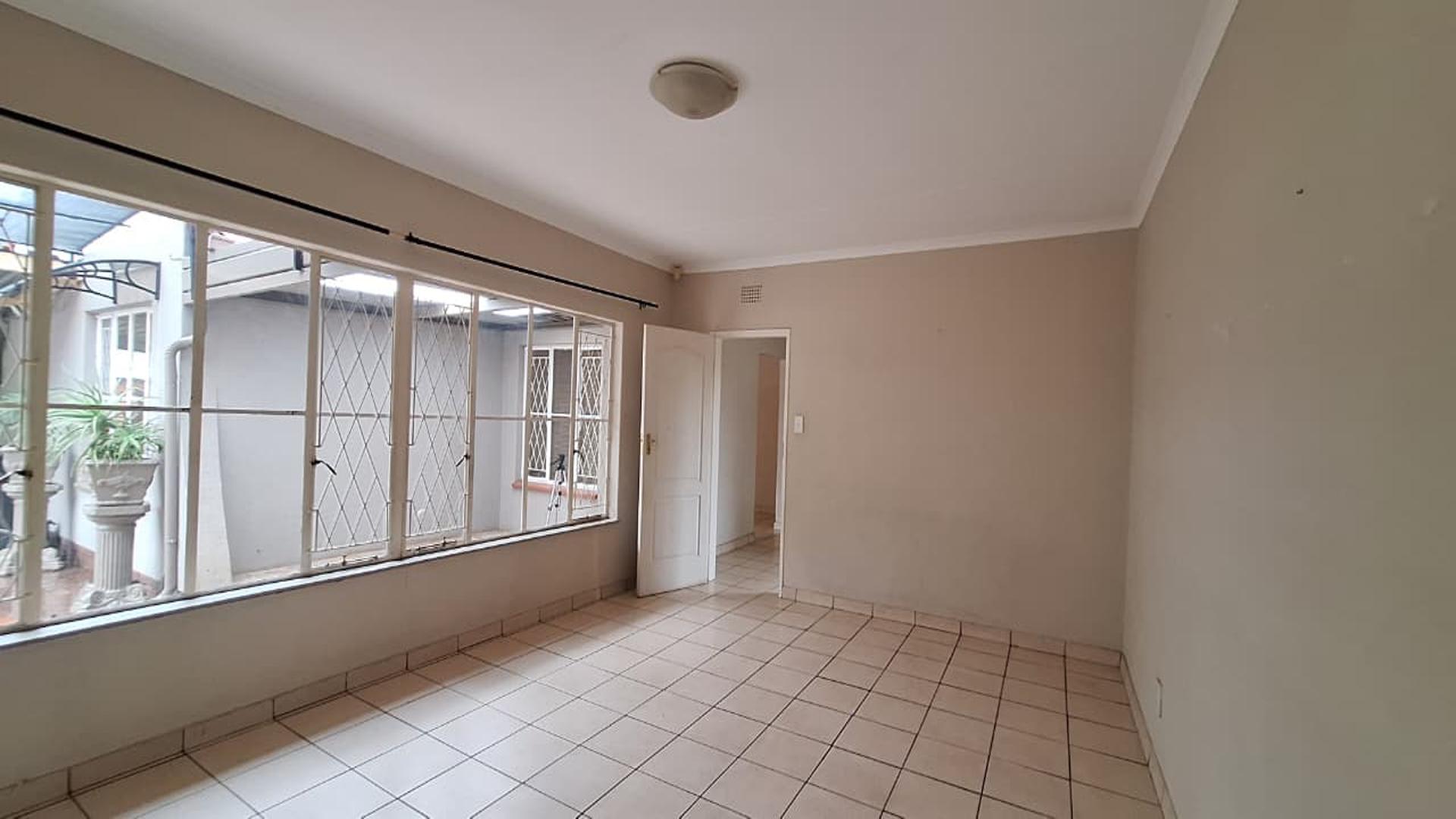 Lounges - 28 square meters of property in Dinwiddie