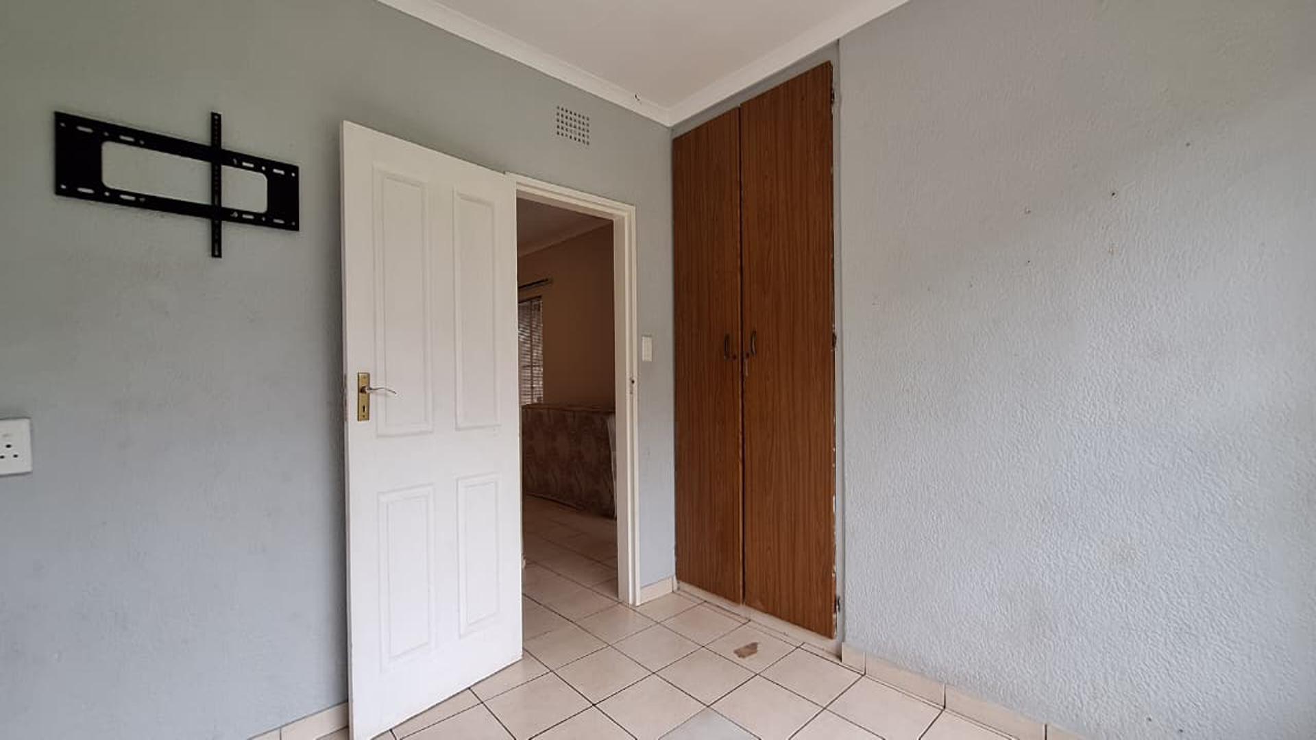 Bed Room 1 - 12 square meters of property in Dinwiddie