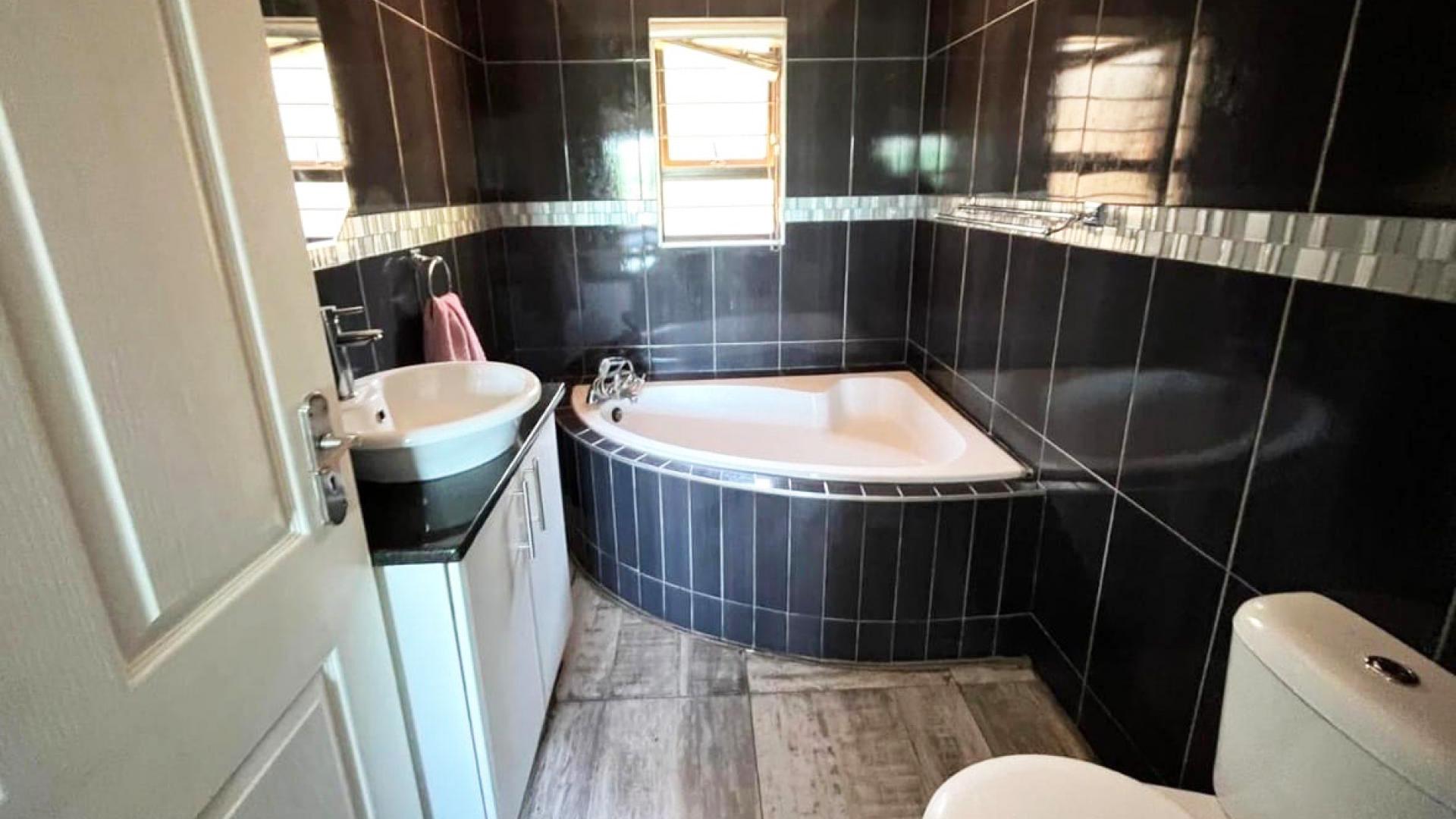 Main Bathroom of property in Illovo Beach