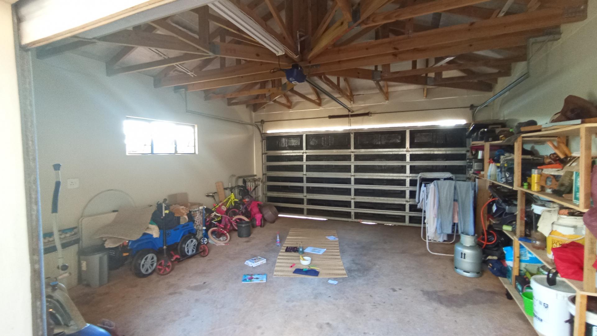 Garage - 29 square meters of property in Illovo Beach