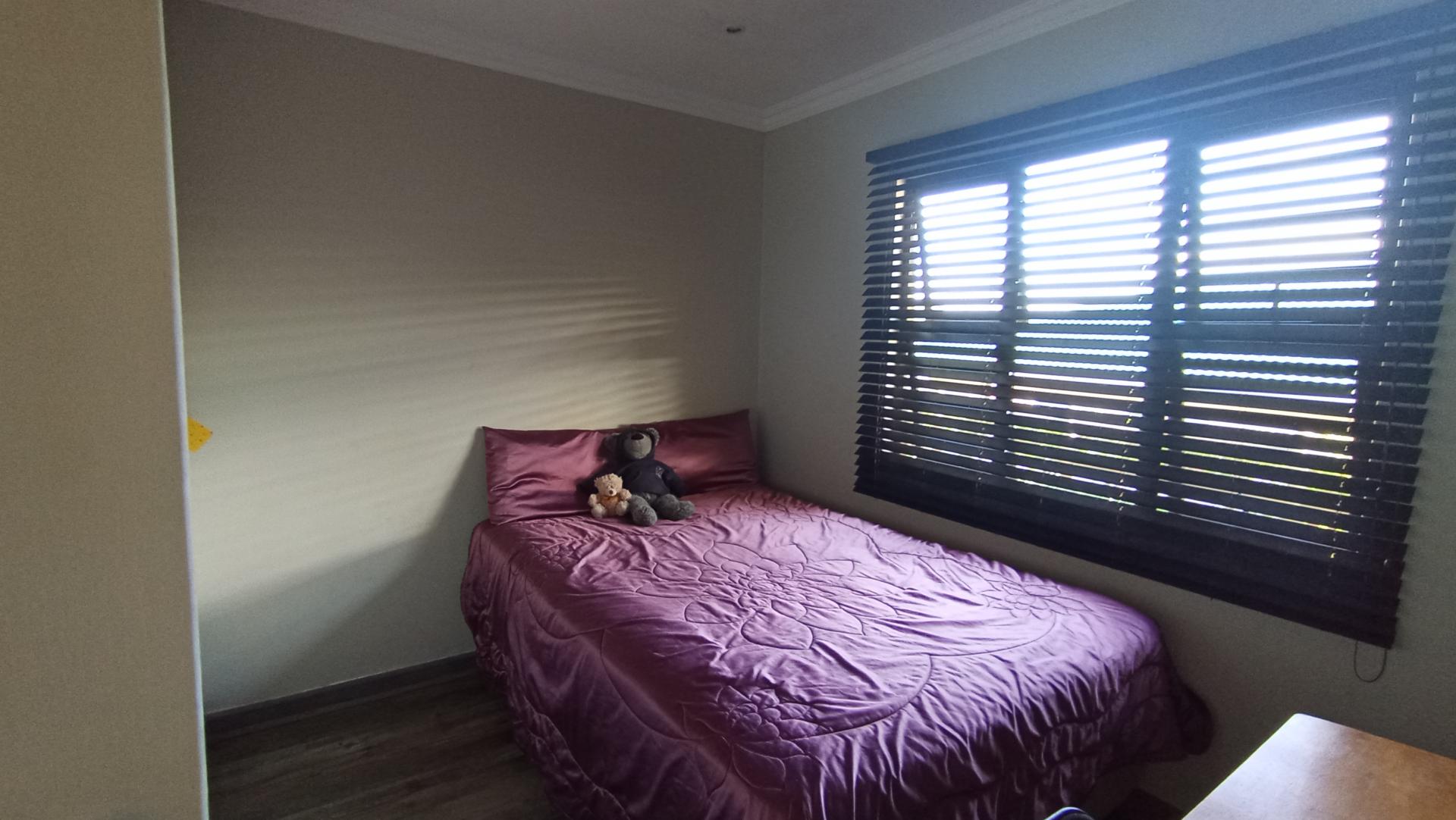 Bed Room 2 - 11 square meters of property in Illovo Beach