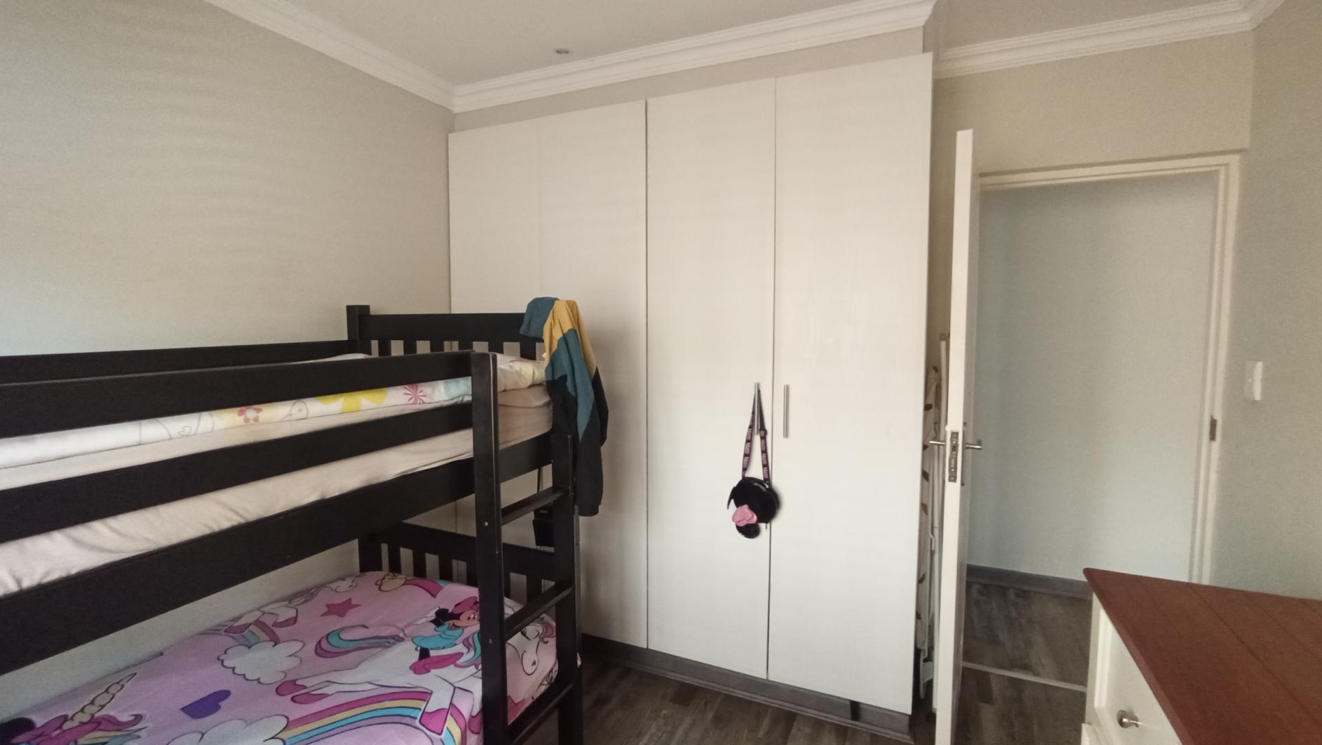 Bed Room 1 - 12 square meters of property in Illovo Beach