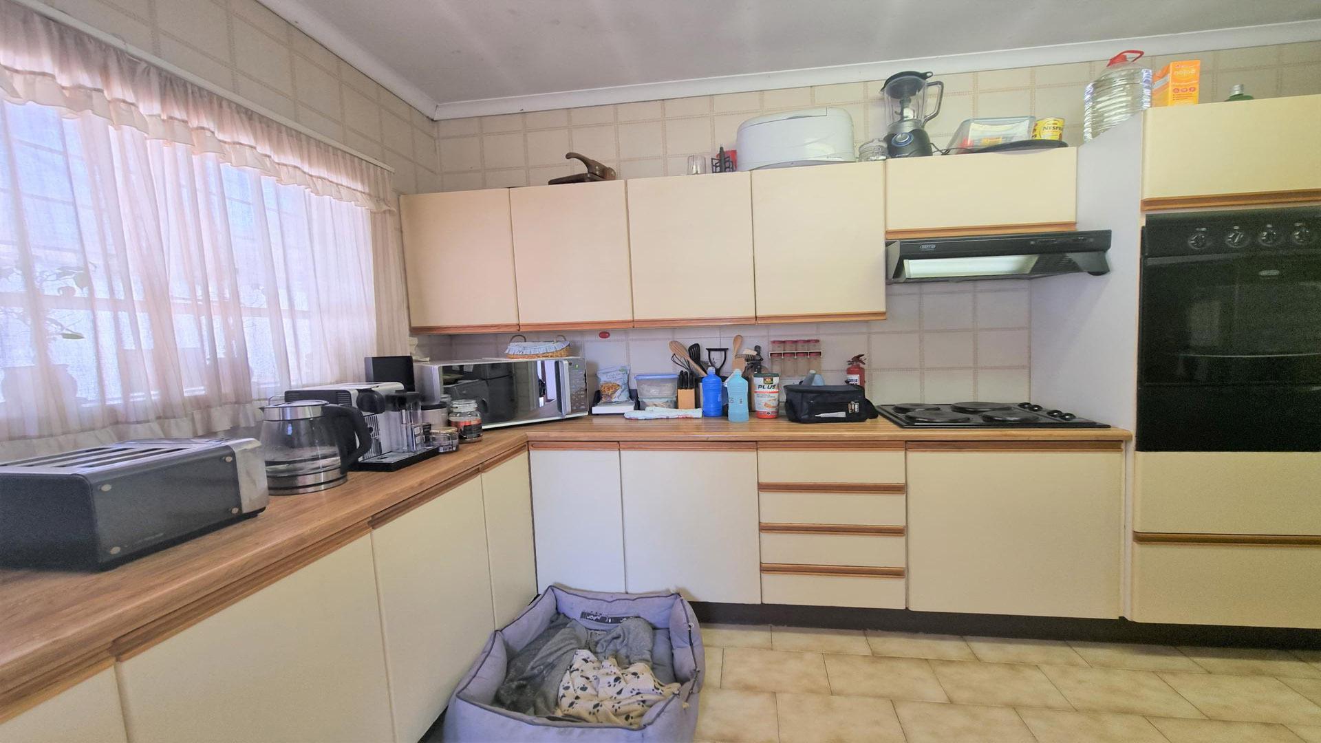 Kitchen of property in Buccleuch