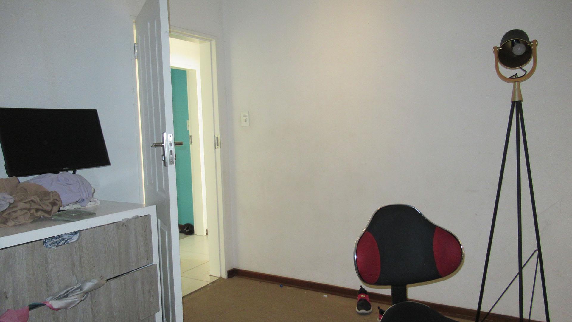 Bed Room 1 - 12 square meters of property in Buccleuch