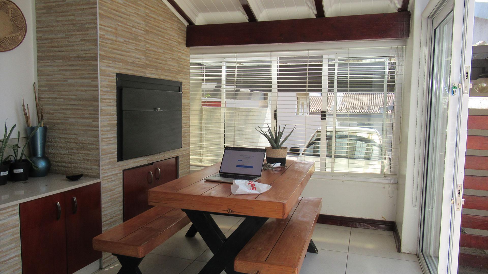 Patio - 14 square meters of property in Buccleuch