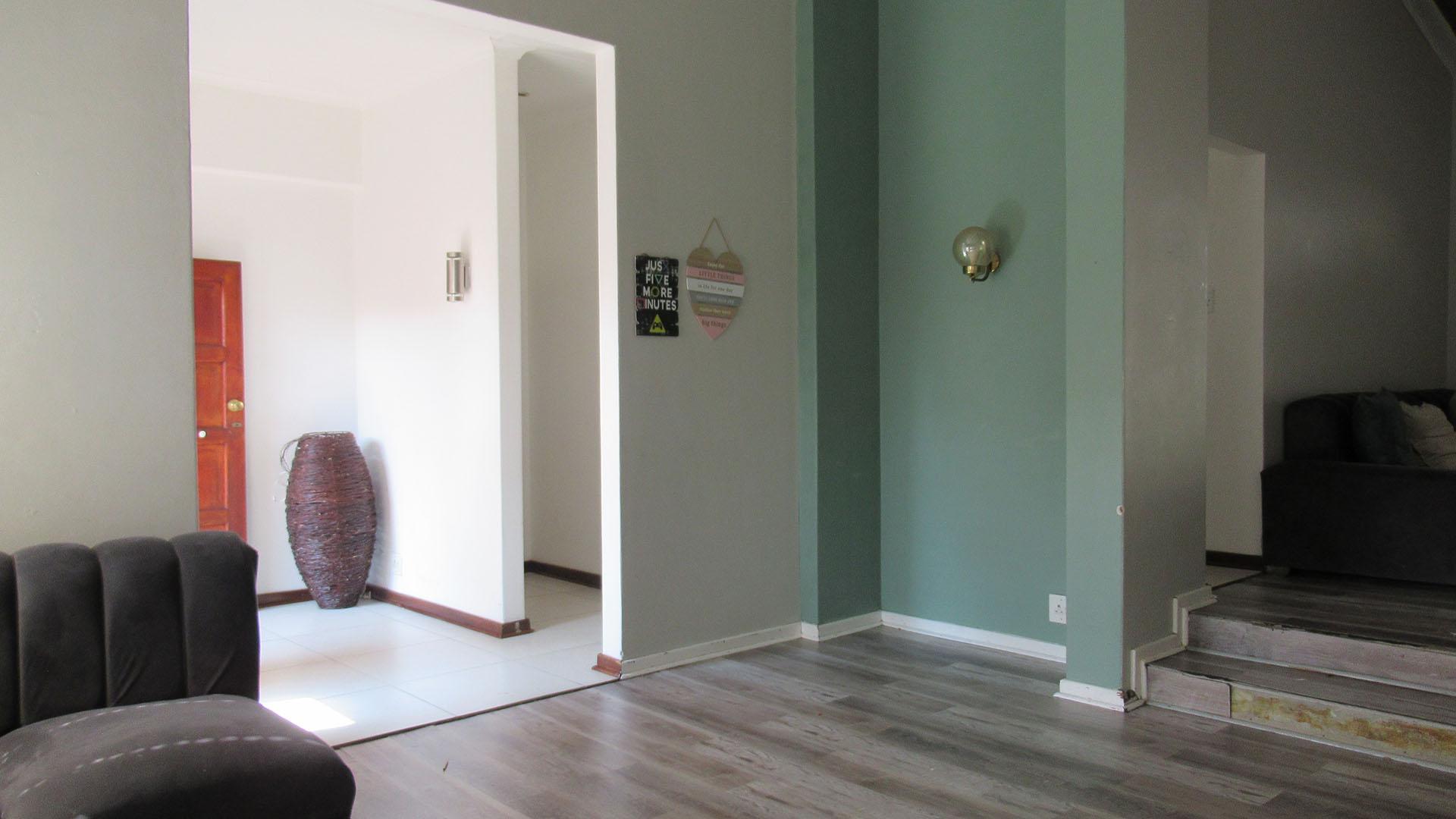 Lounges - 24 square meters of property in Buccleuch