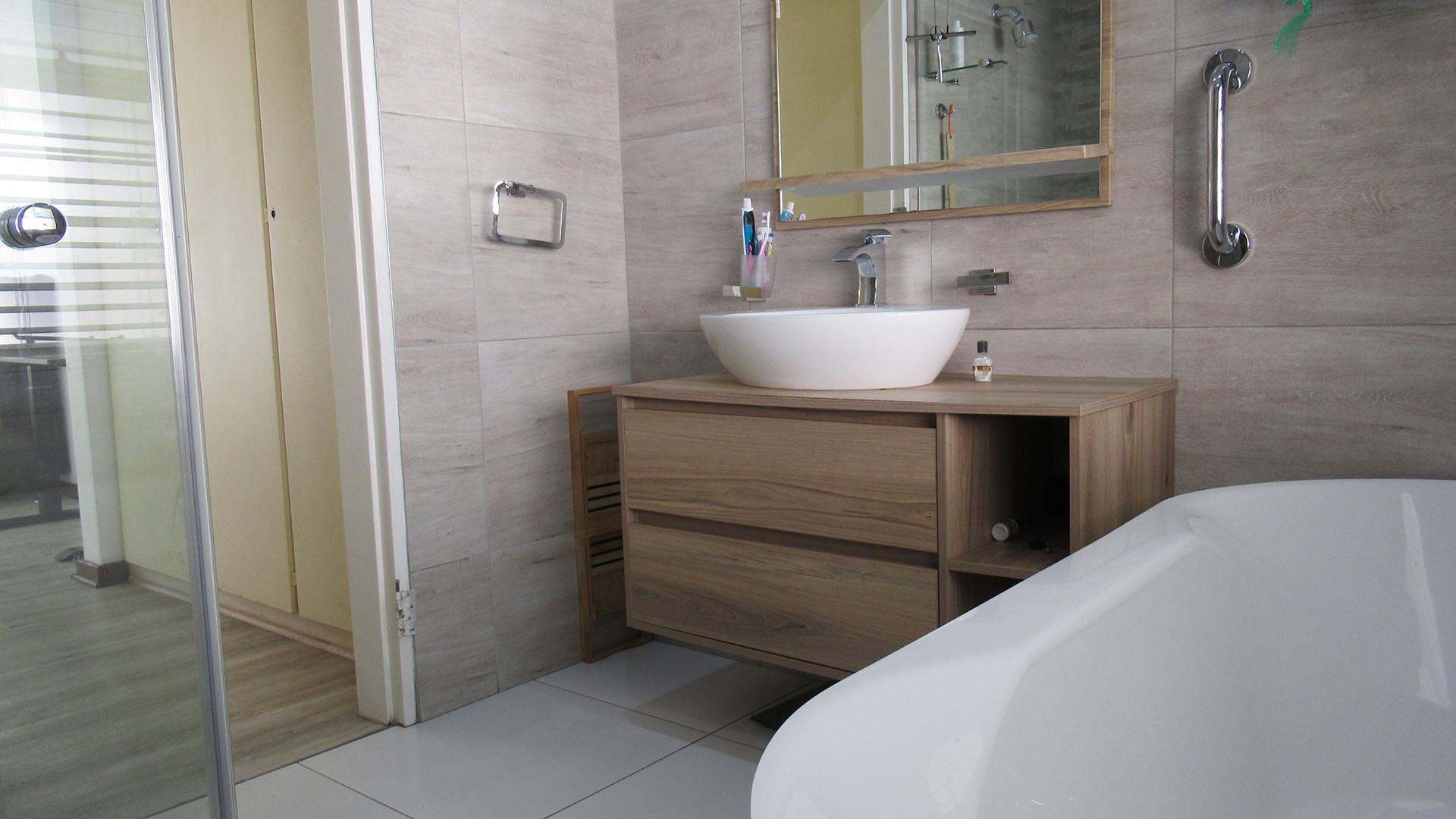 Main Bathroom - 6 square meters of property in Buccleuch