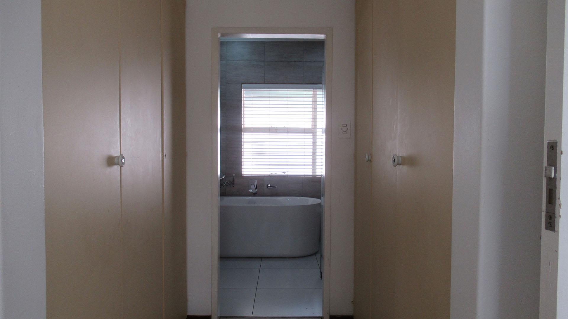 Main Bedroom - 24 square meters of property in Buccleuch