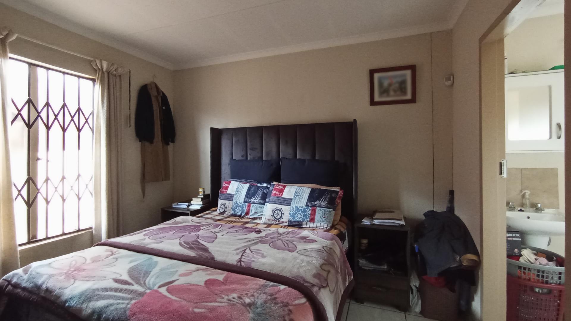 Main Bedroom - 11 square meters of property in Mamelodi