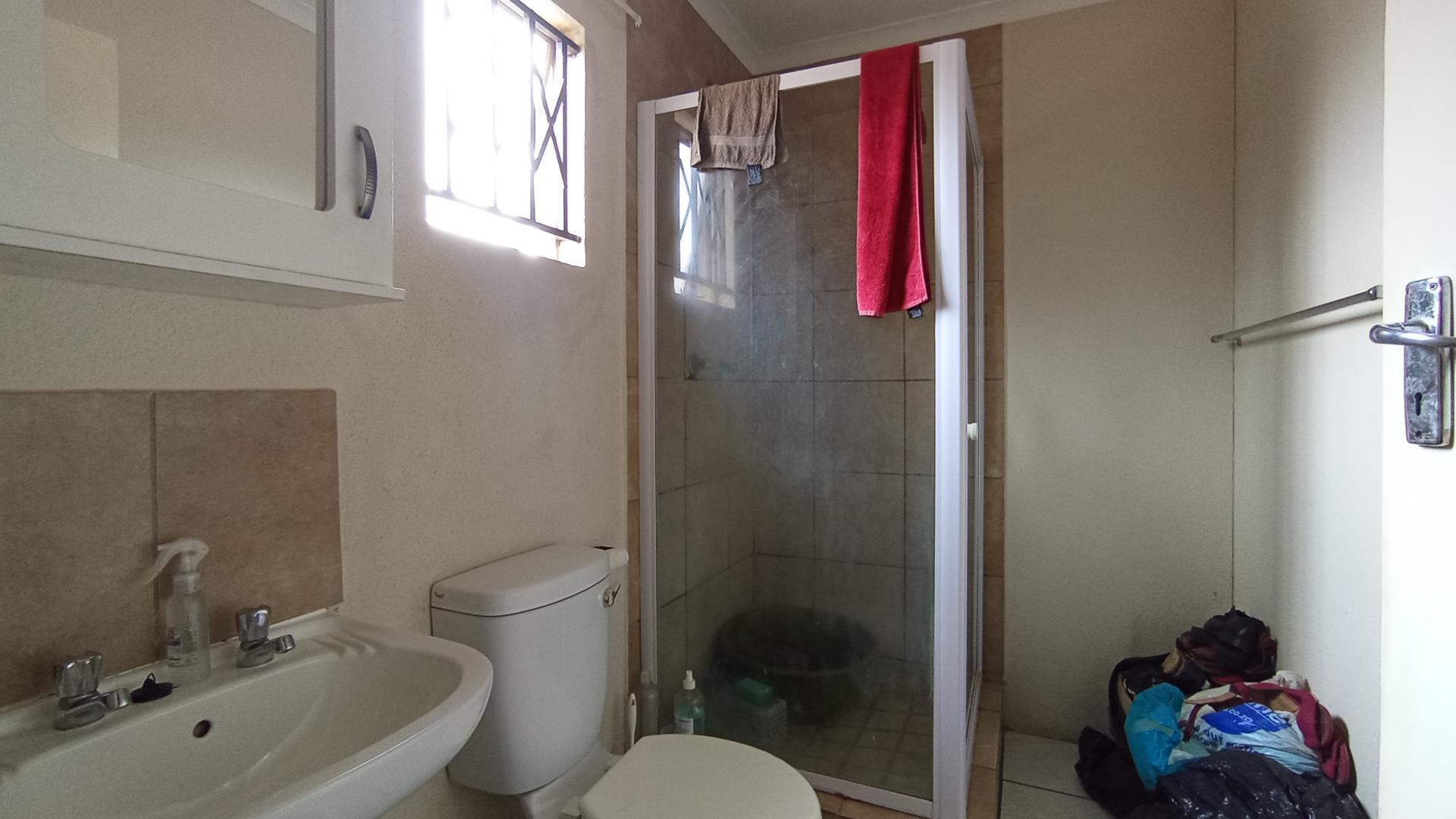 Main Bathroom - 5 square meters of property in Mamelodi