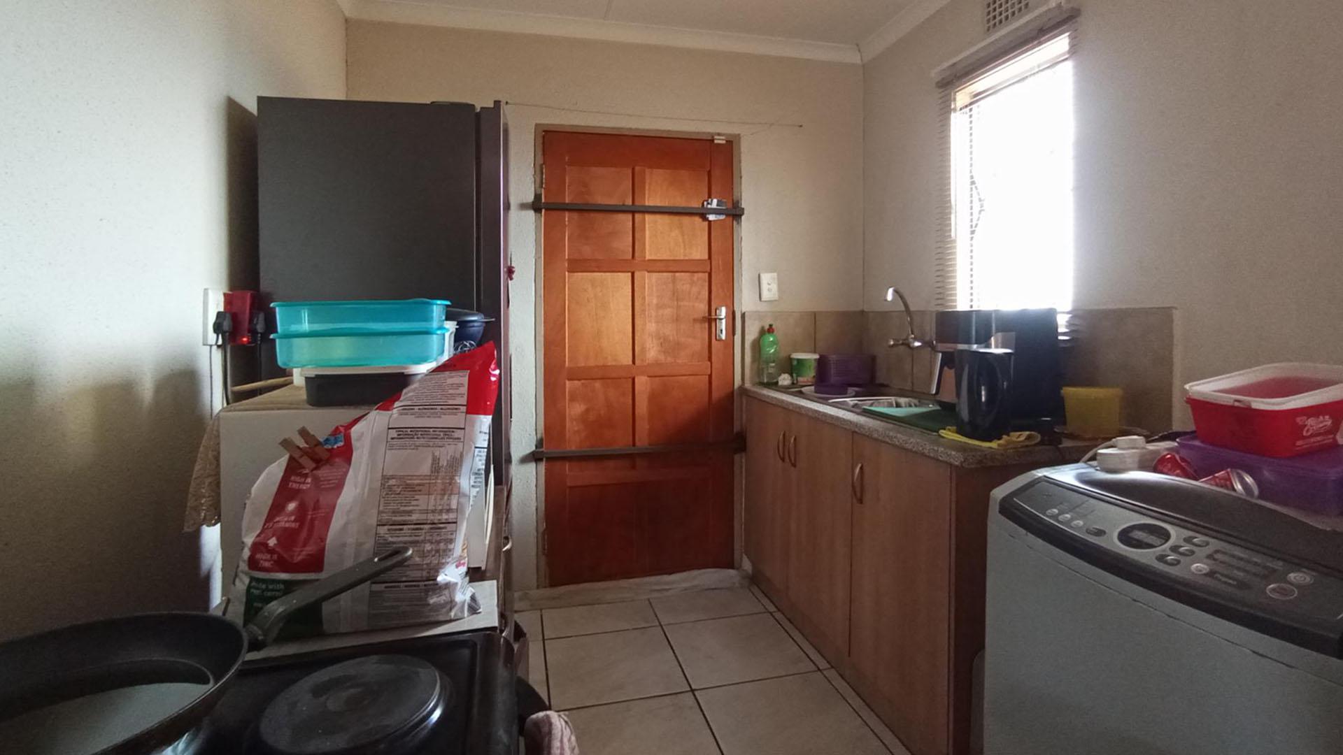 Kitchen - 6 square meters of property in Mamelodi
