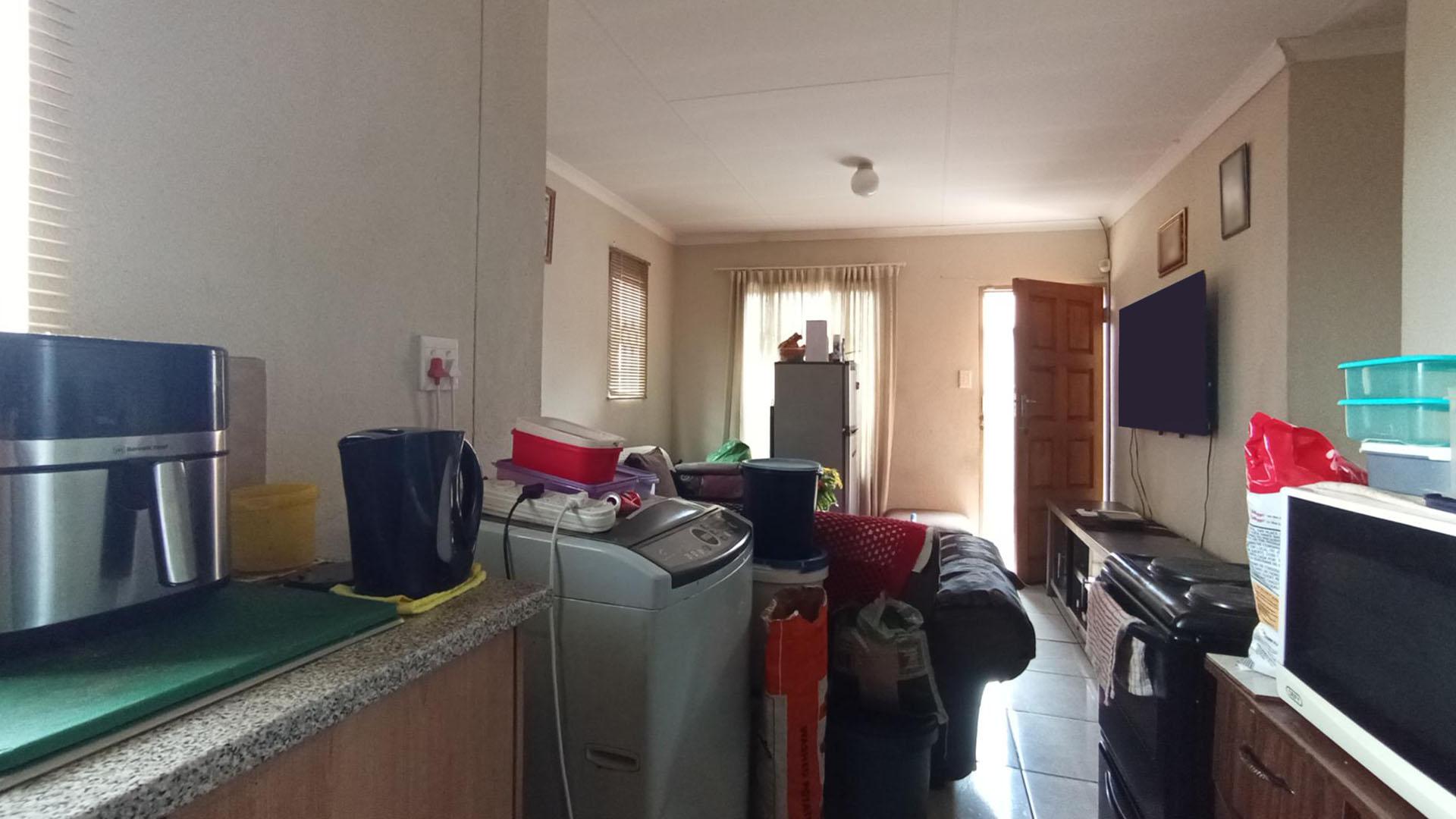 Kitchen - 6 square meters of property in Mamelodi
