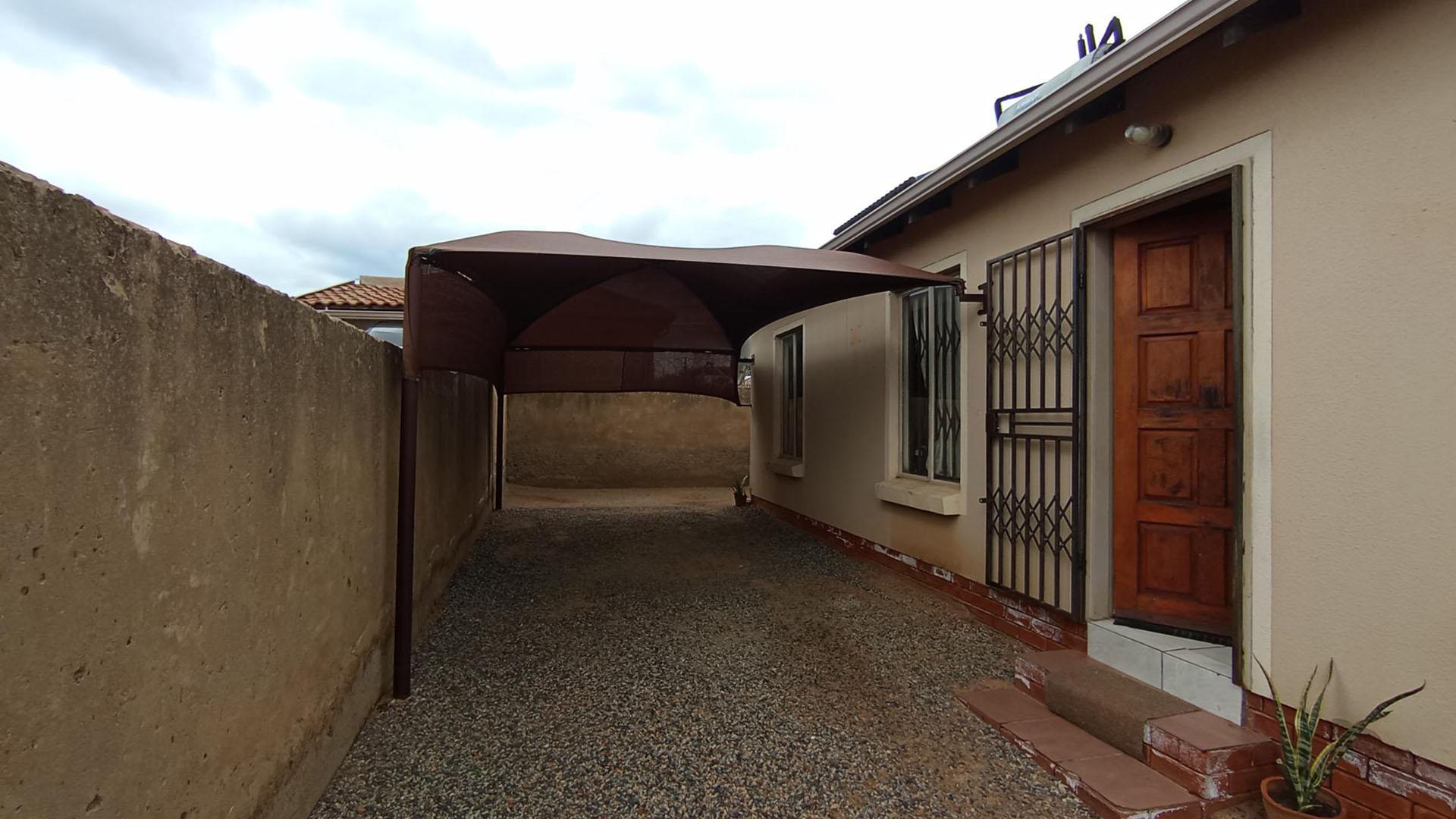Carport  - 23 square meters of property in Mamelodi