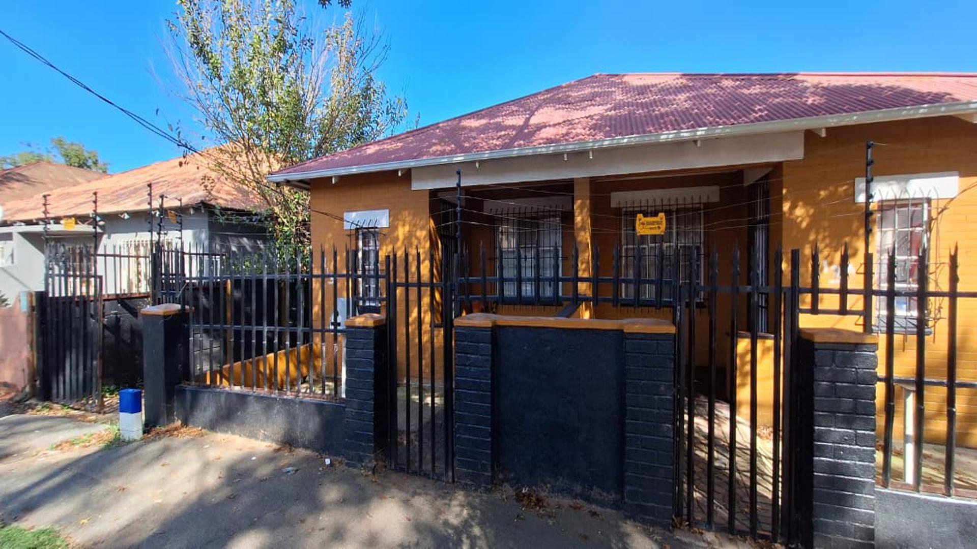 Front View of property in Rosettenville
