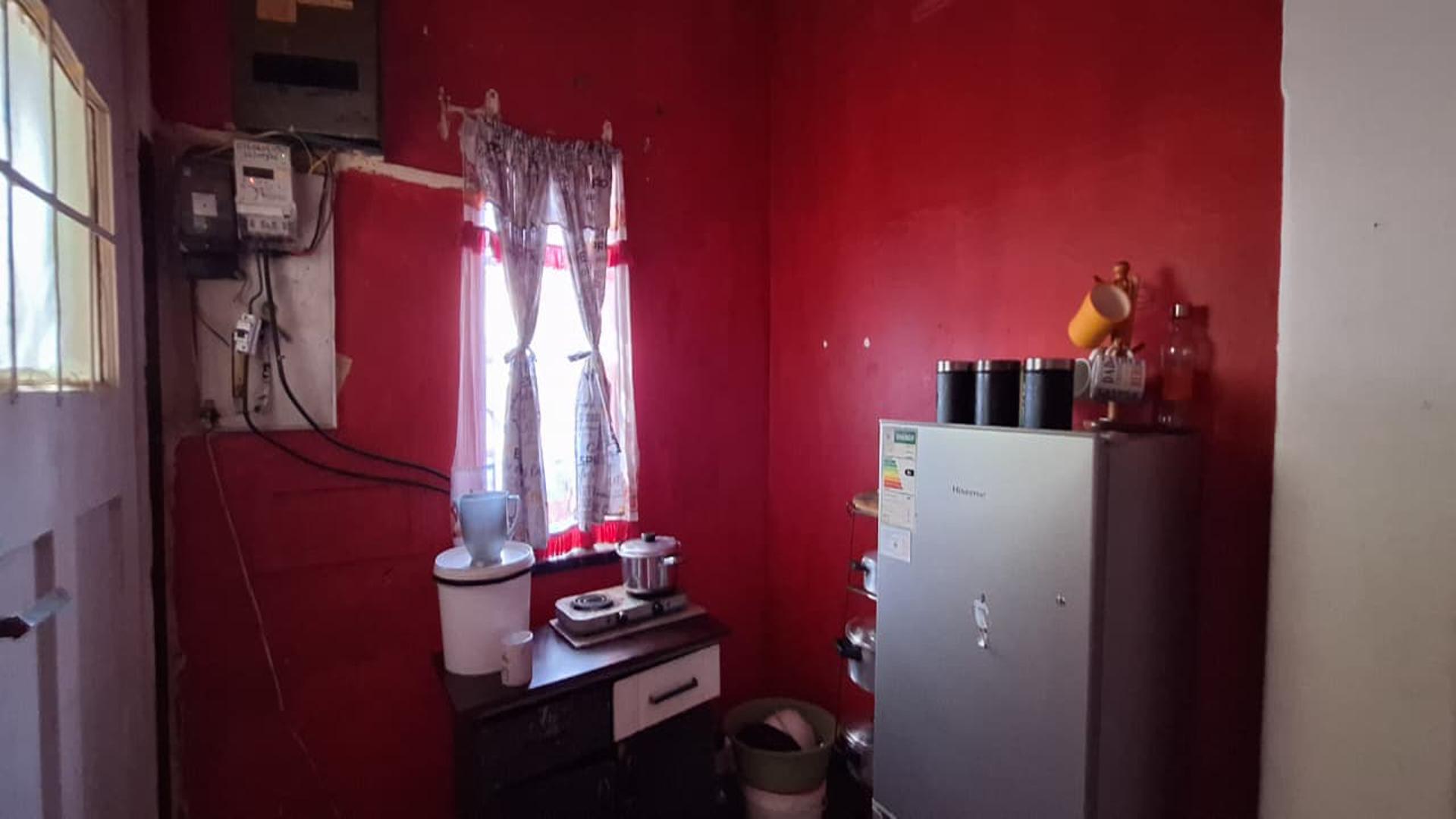 Spaces - 22 square meters of property in Rosettenville